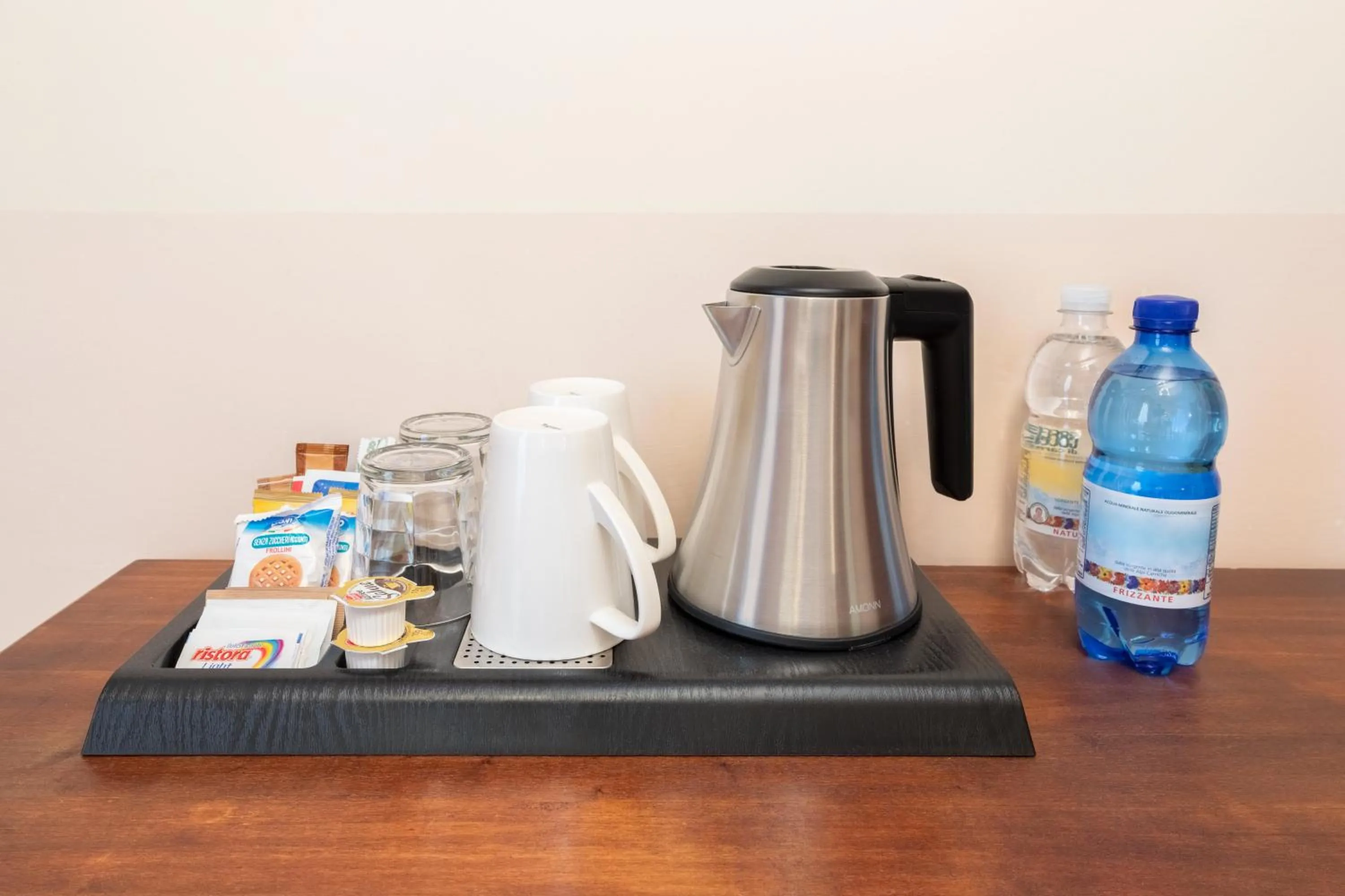 Coffee/tea facilities in La Locandiera