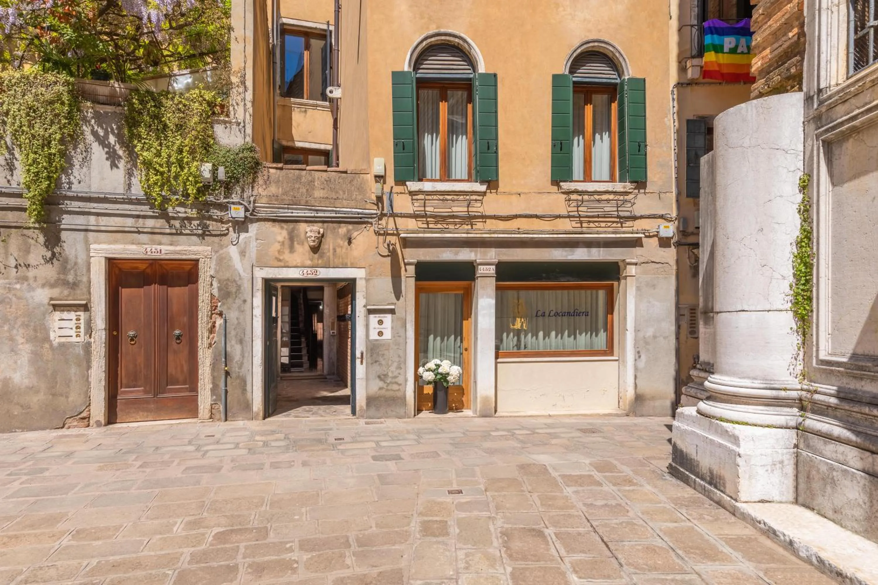 Property building in La Locandiera