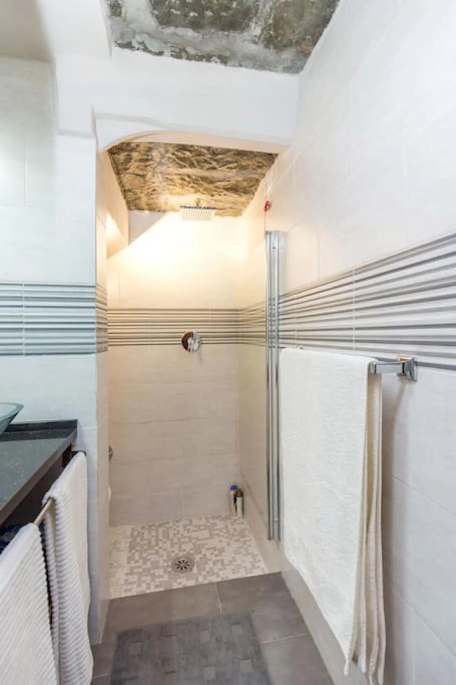 Shower in Edo