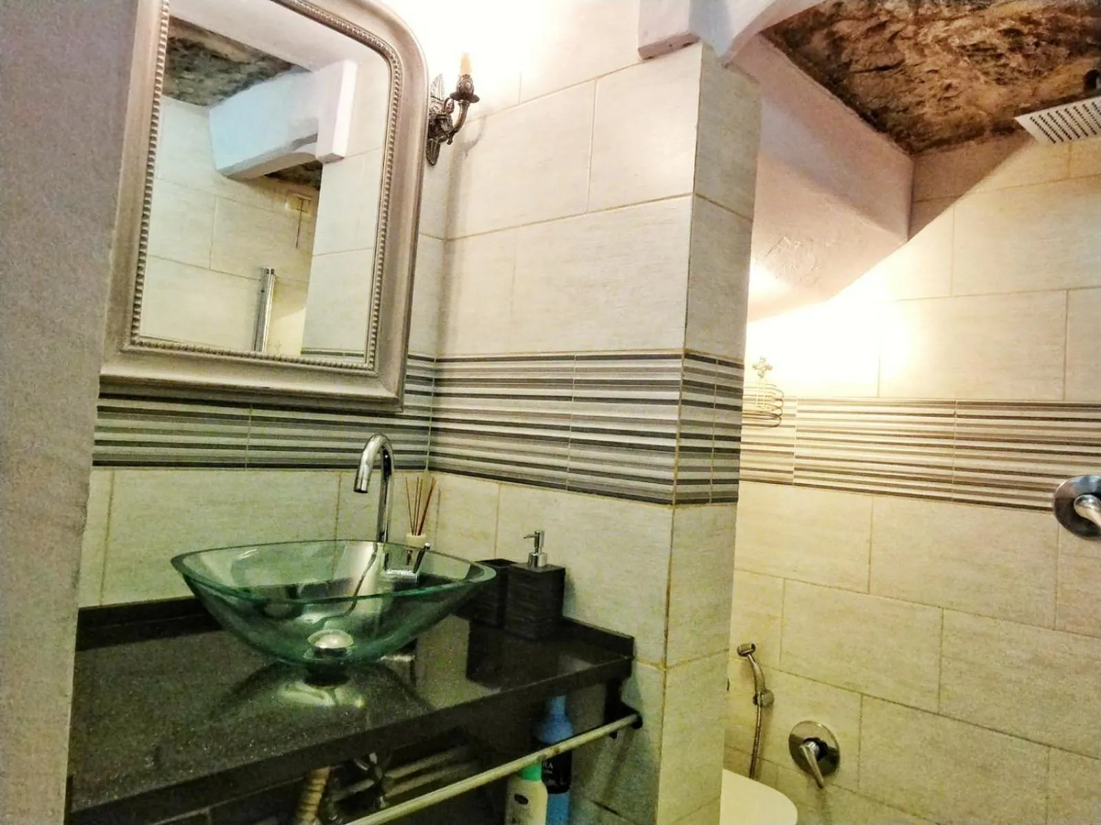 Bathroom in Edo