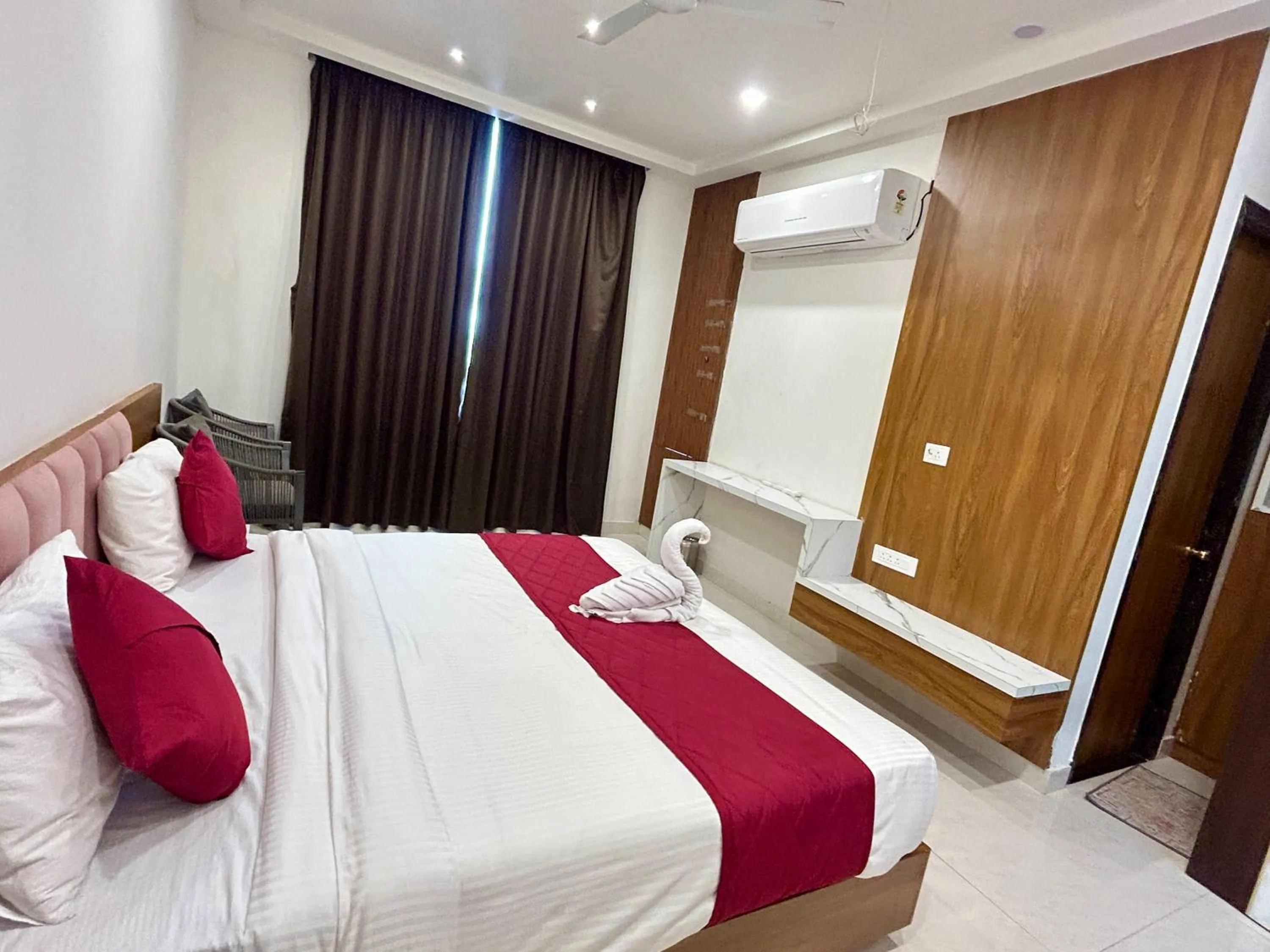Bed in Mahi Baagh Resort