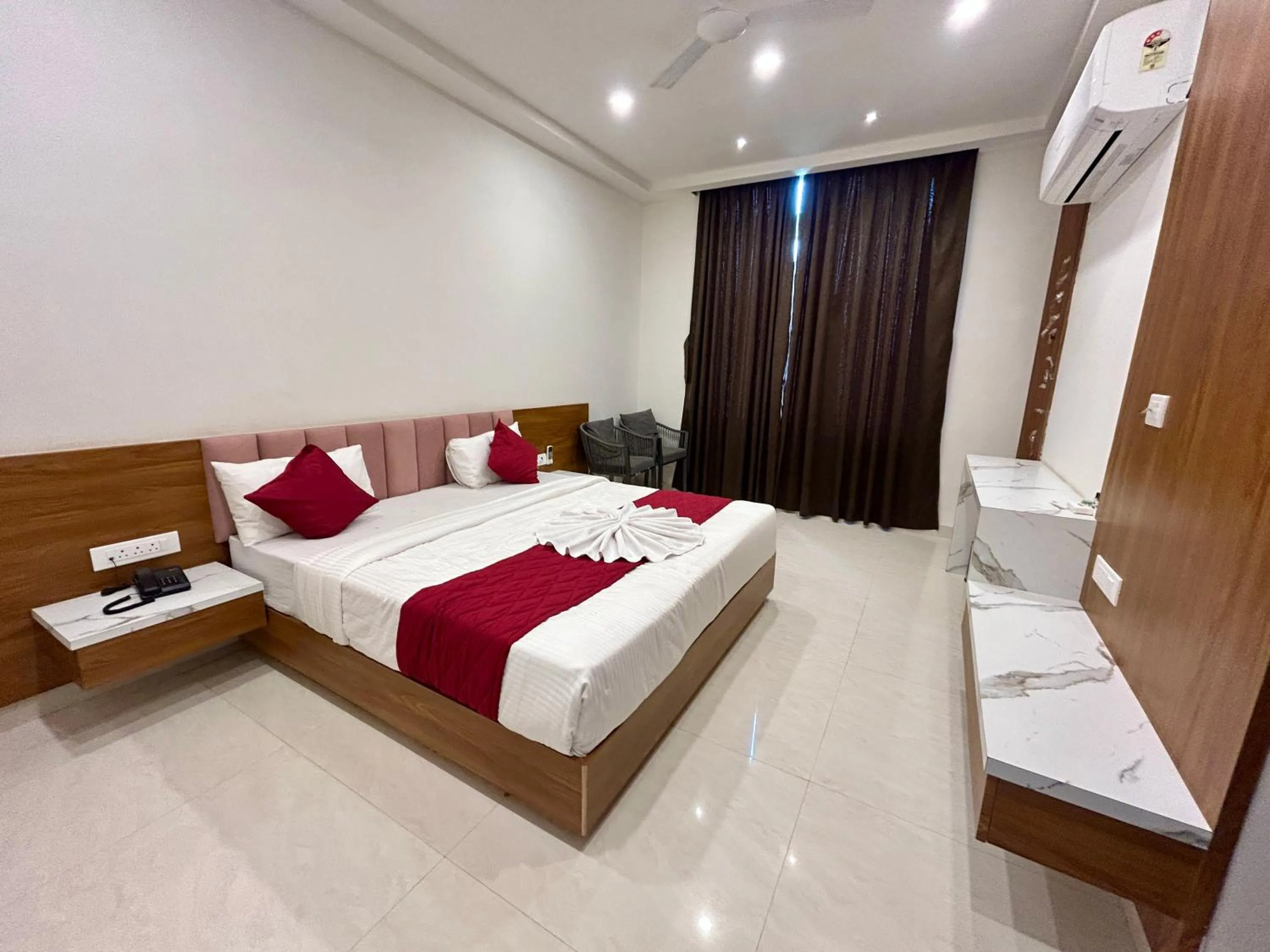 Bed in Mahi Baagh Resort