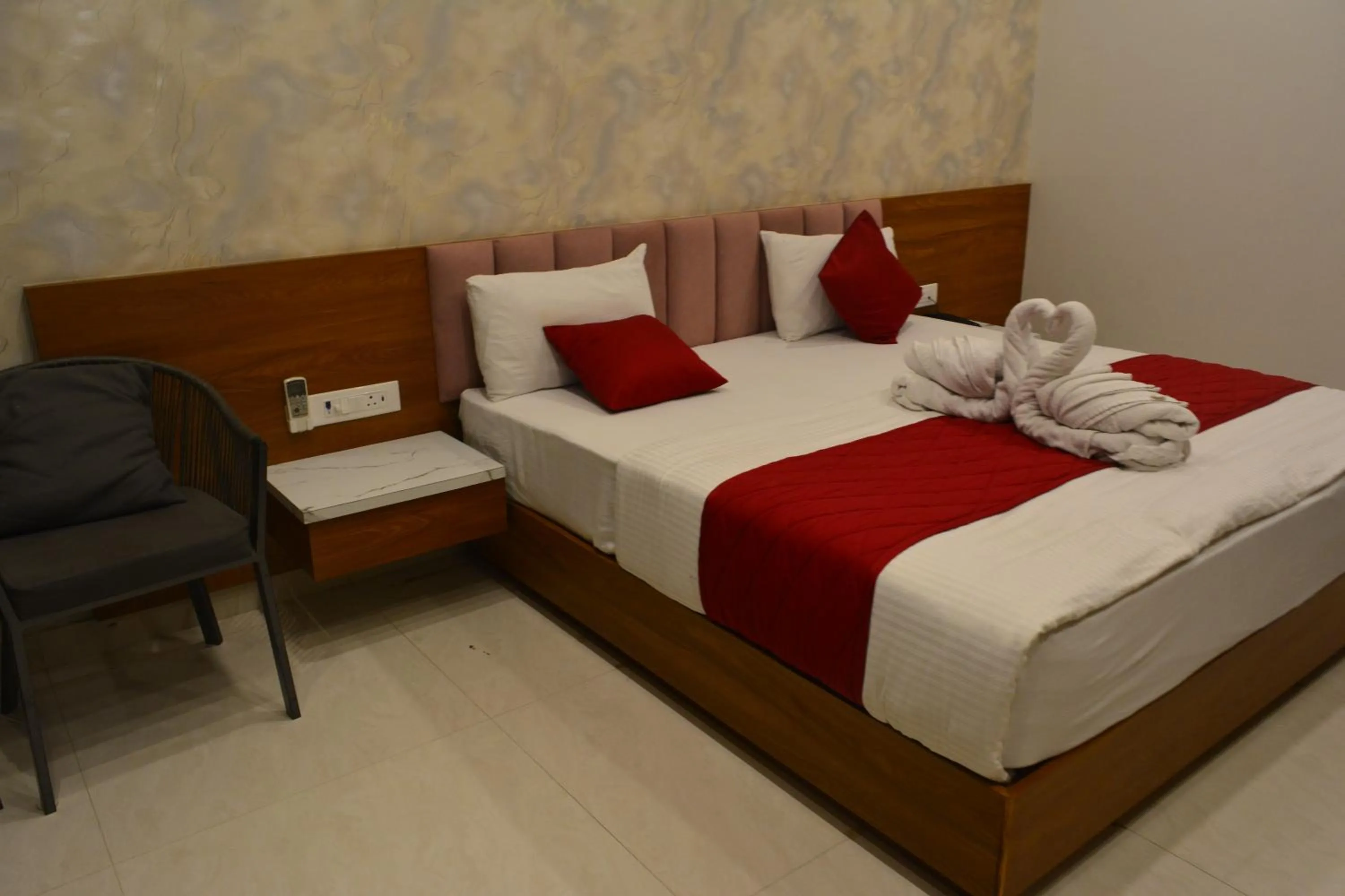 Bed in Mahi Baagh Resort