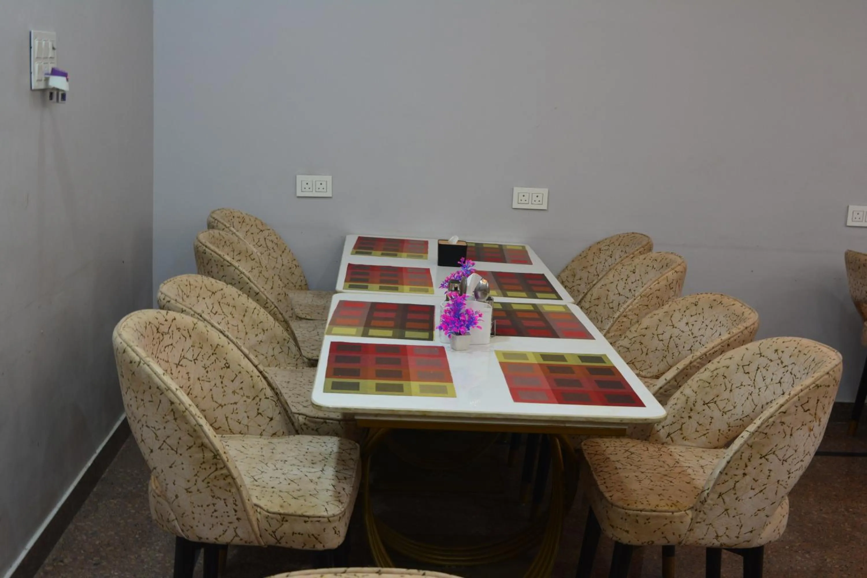 Restaurant/places to eat in Mahi Baagh Resort
