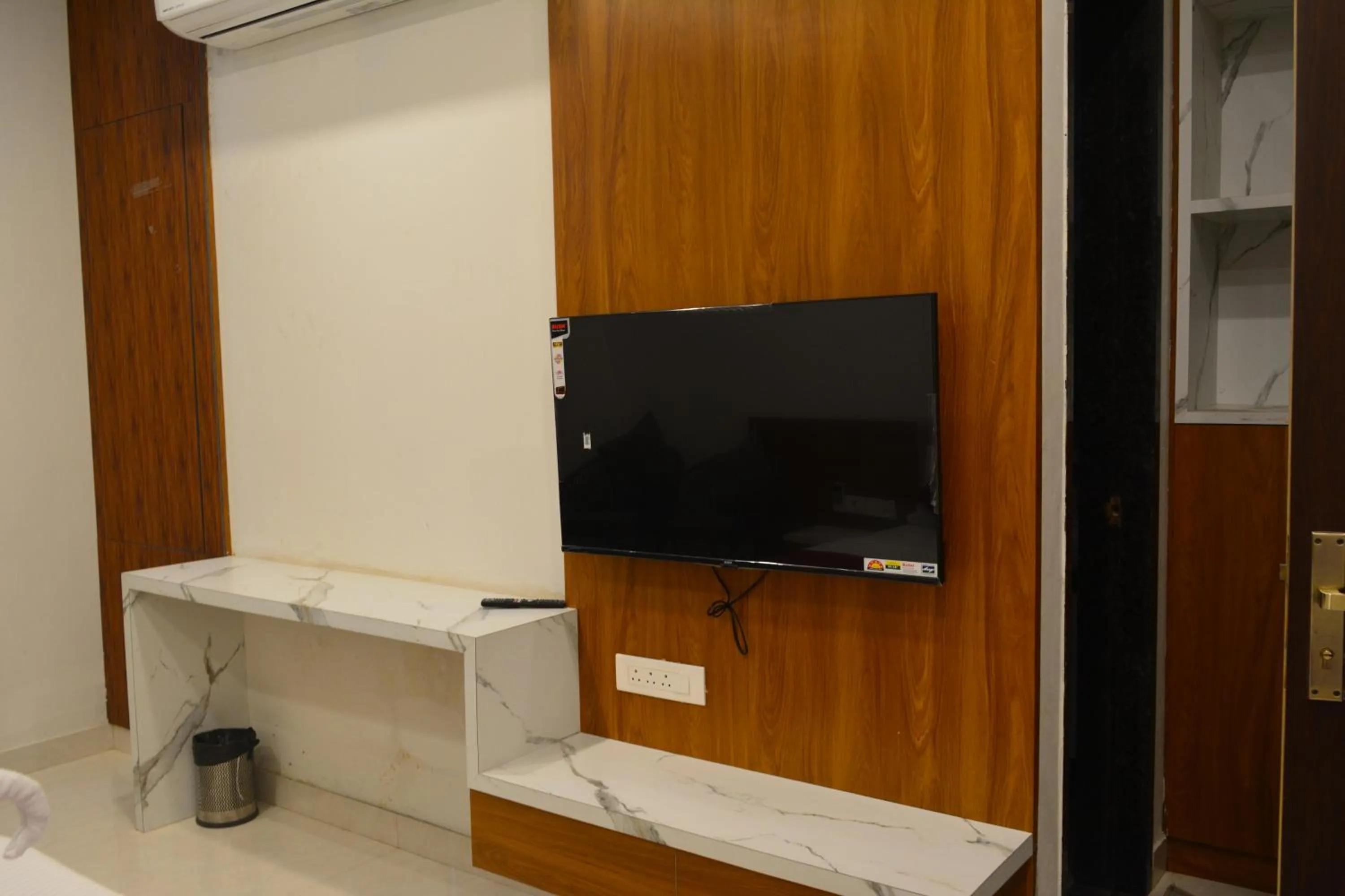 TV and multimedia in Mahi Baagh Resort