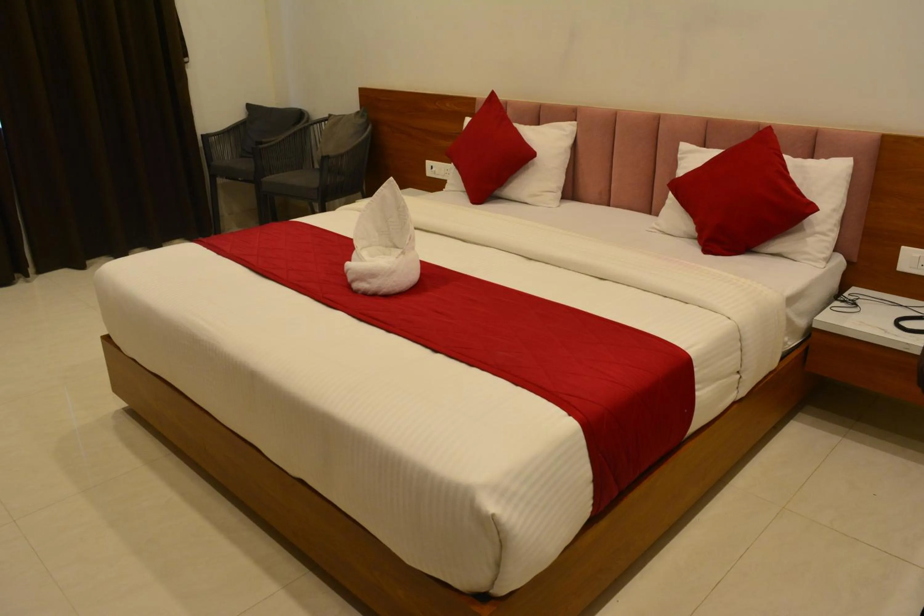Bed in Mahi Baagh Resort