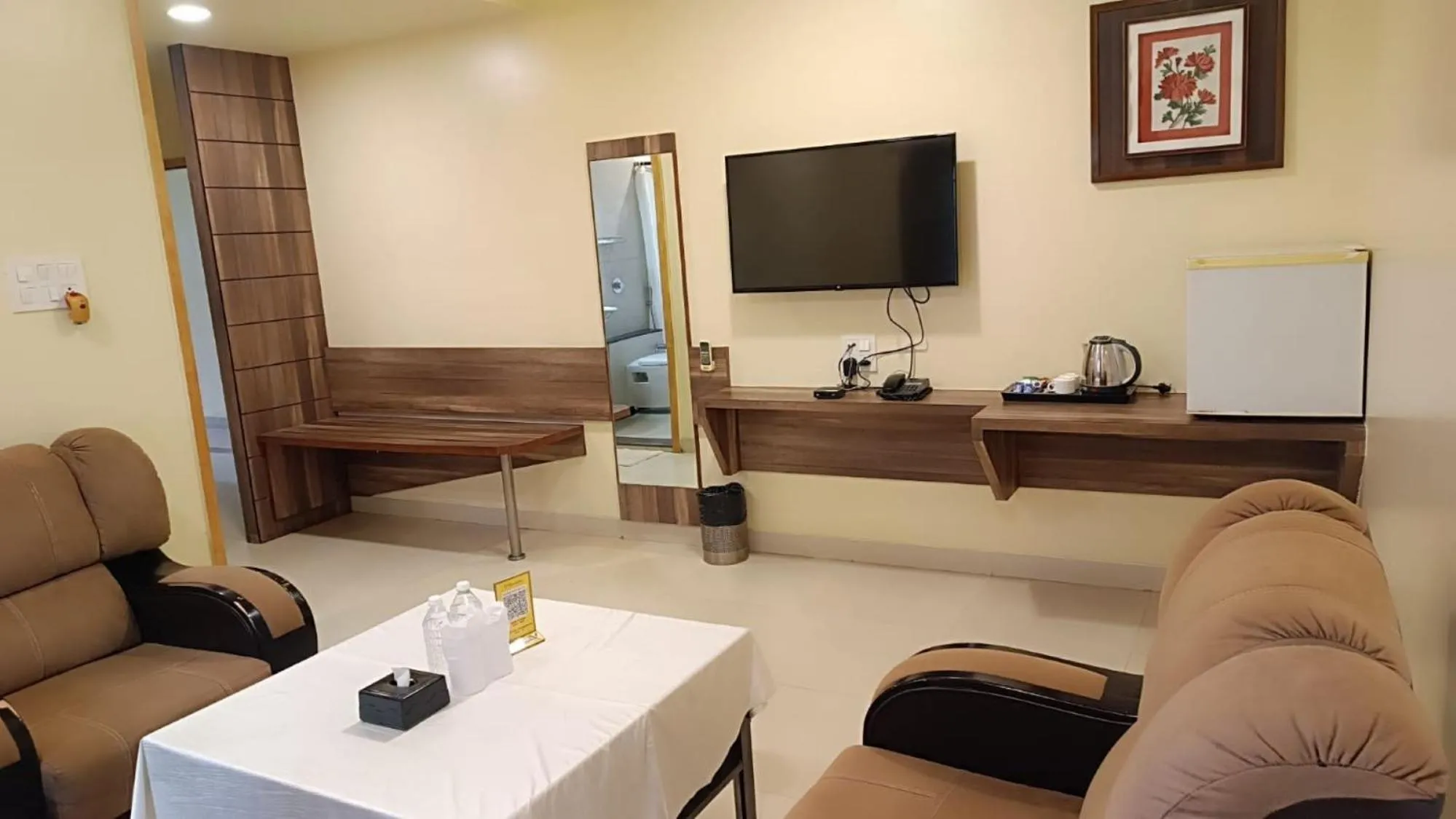 Living room in Hotel Pooja Garden, Nanded