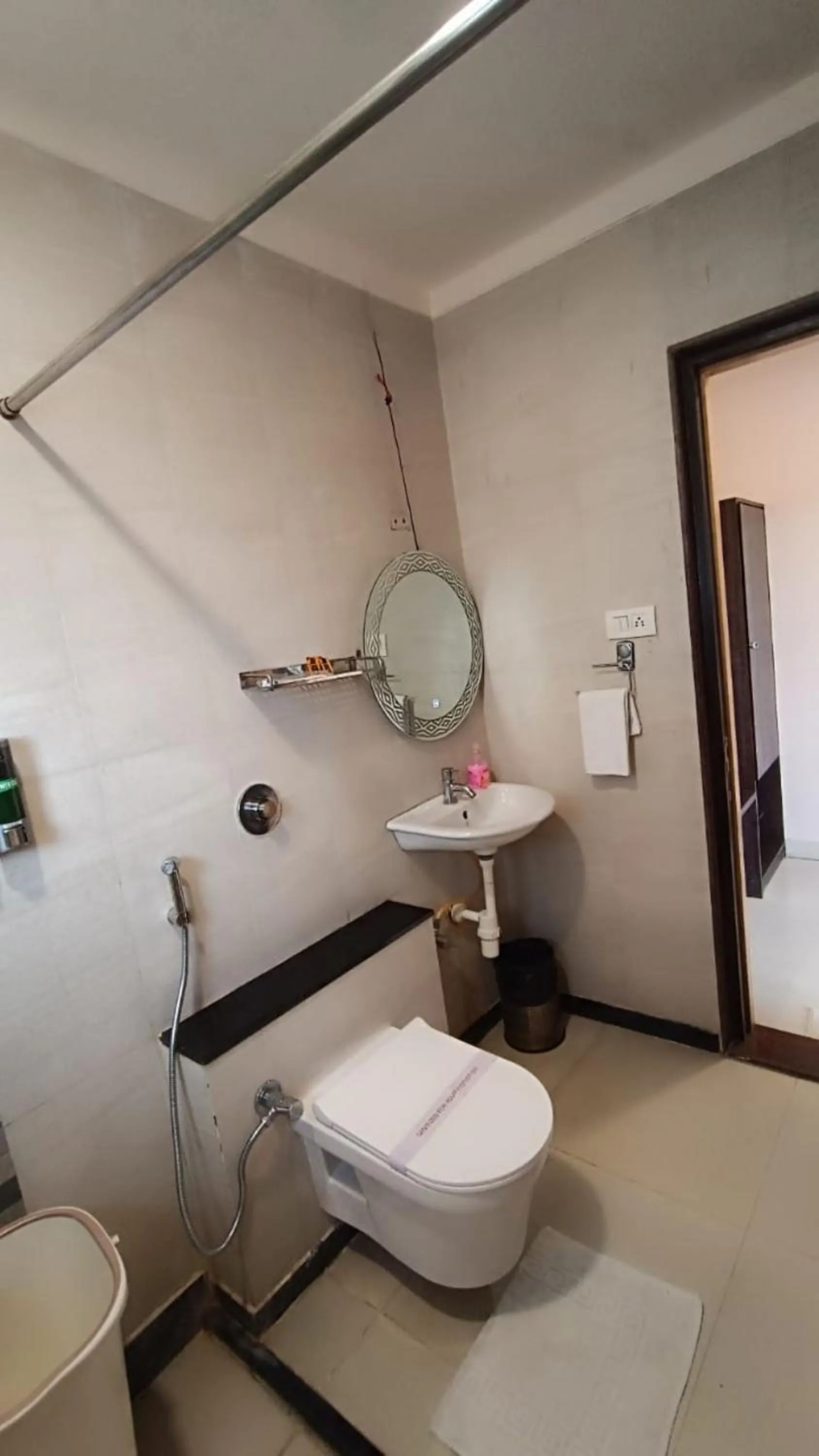 Bathroom in Hotel Pooja Garden, Nanded