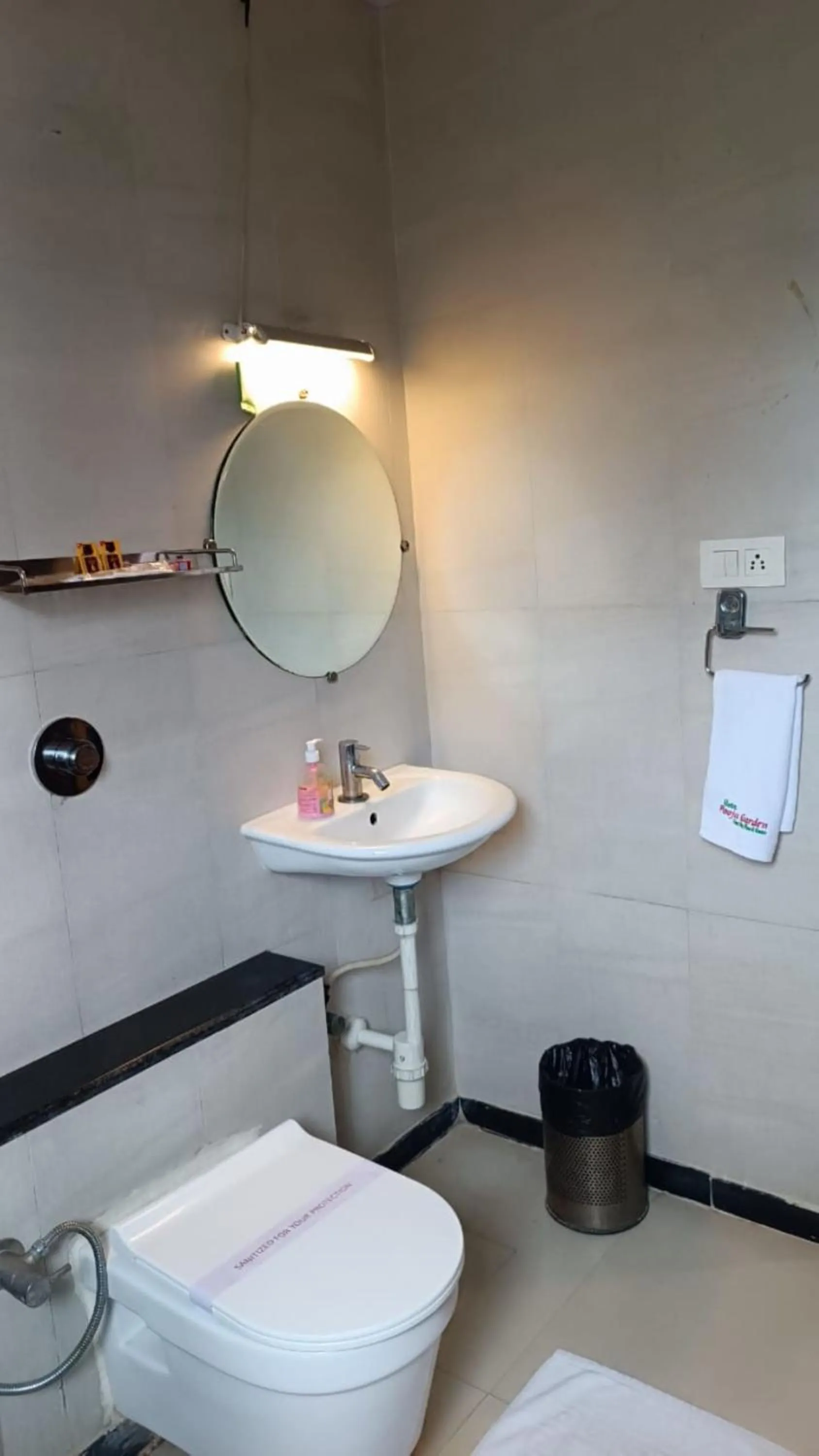 Toilet in Hotel Pooja Garden, Nanded