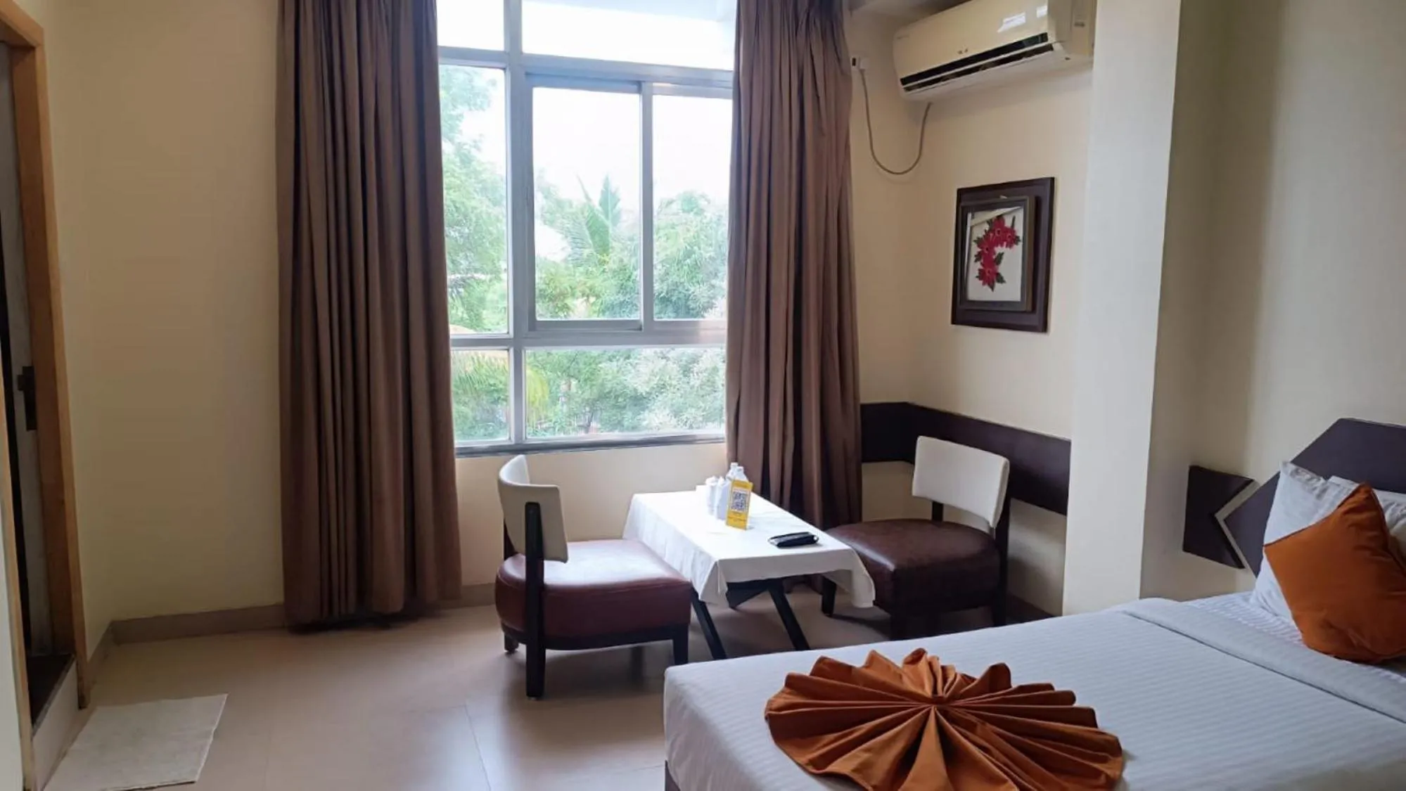Bed in Hotel Pooja Garden, Nanded