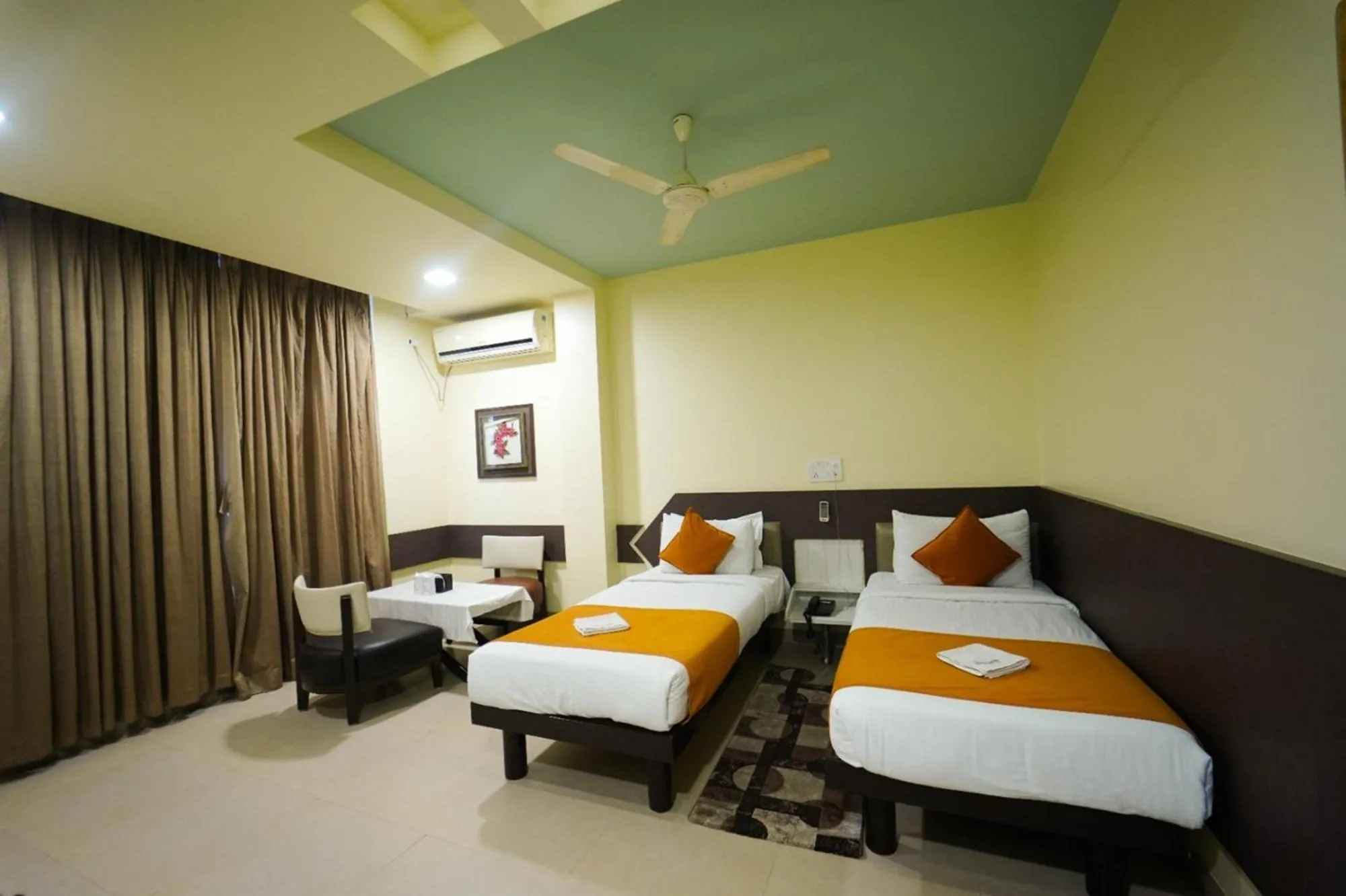 Bedroom, Bed in Hotel Pooja Garden, Nanded
