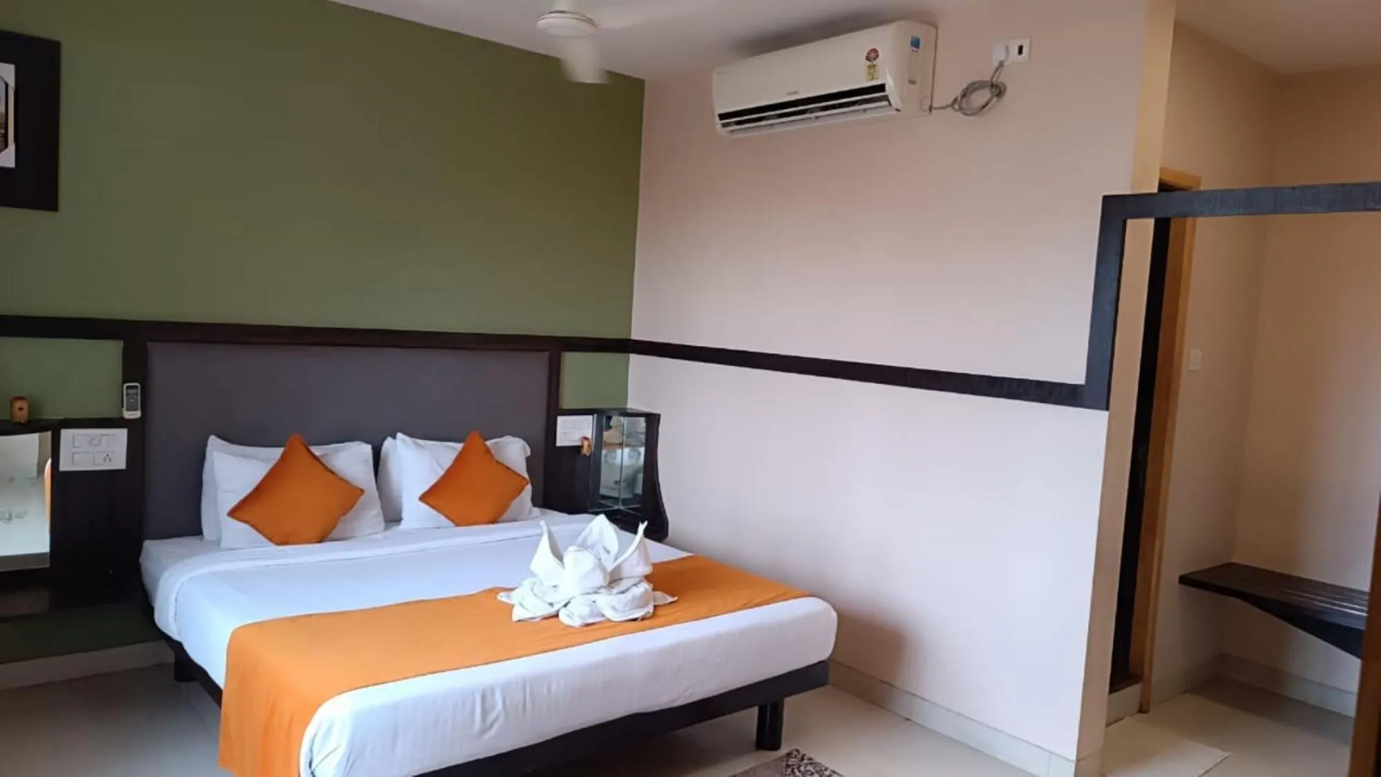 Bed in Hotel Pooja Garden, Nanded