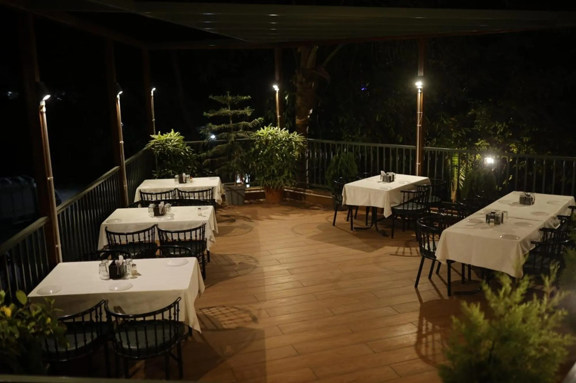 Restaurant/places to eat in Hotel Pooja Garden, Nanded