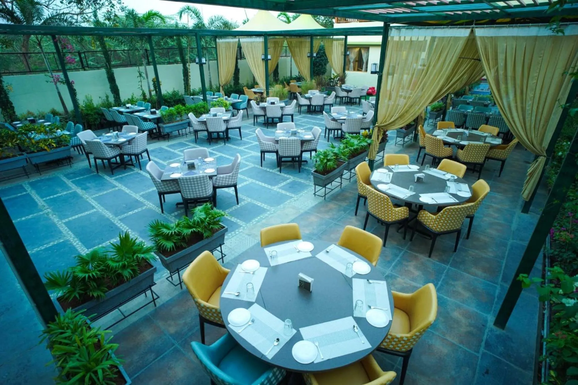 Restaurant/places to eat in Hotel Pooja Garden, Nanded