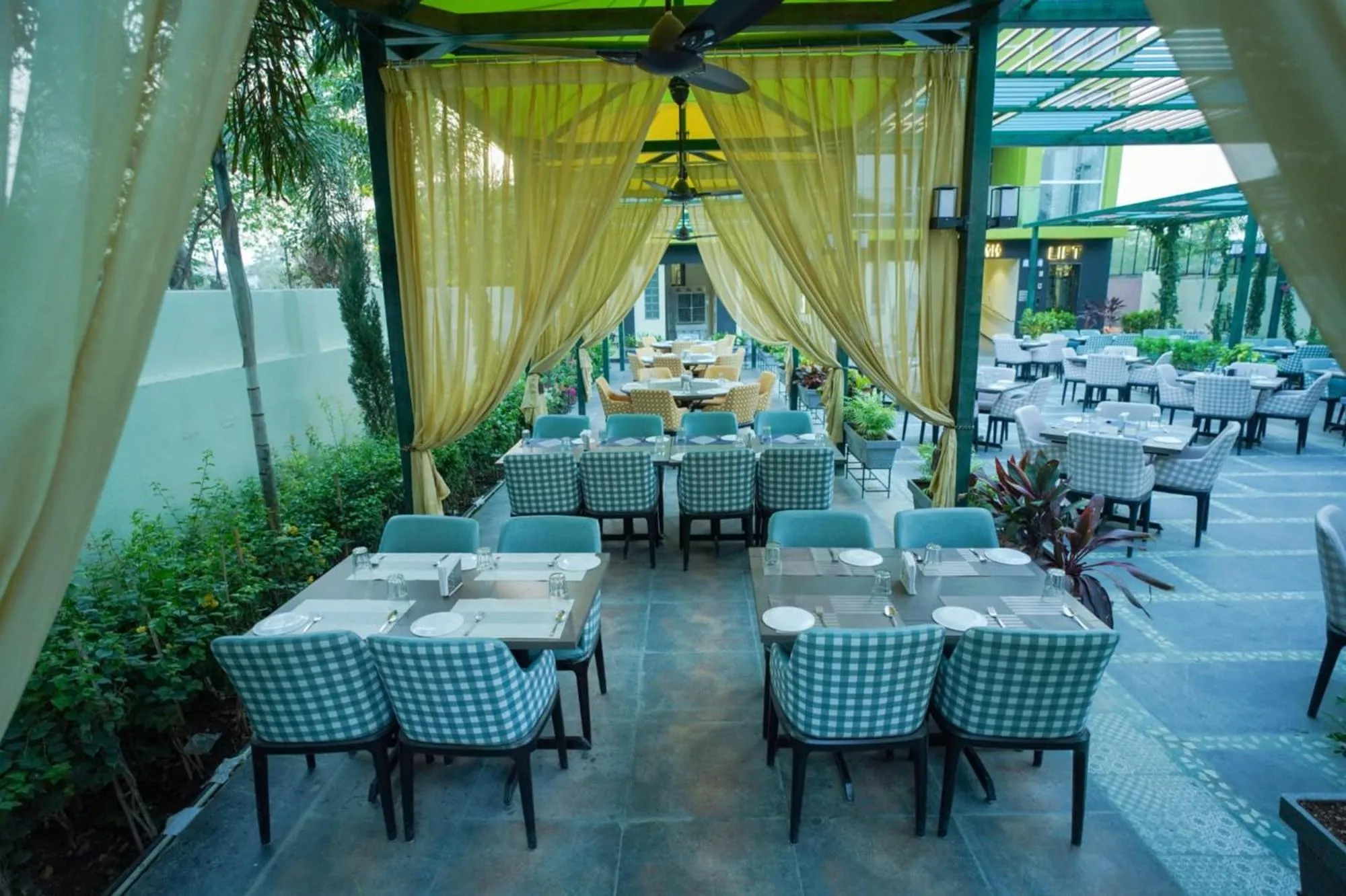 Restaurant/places to eat in Hotel Pooja Garden, Nanded