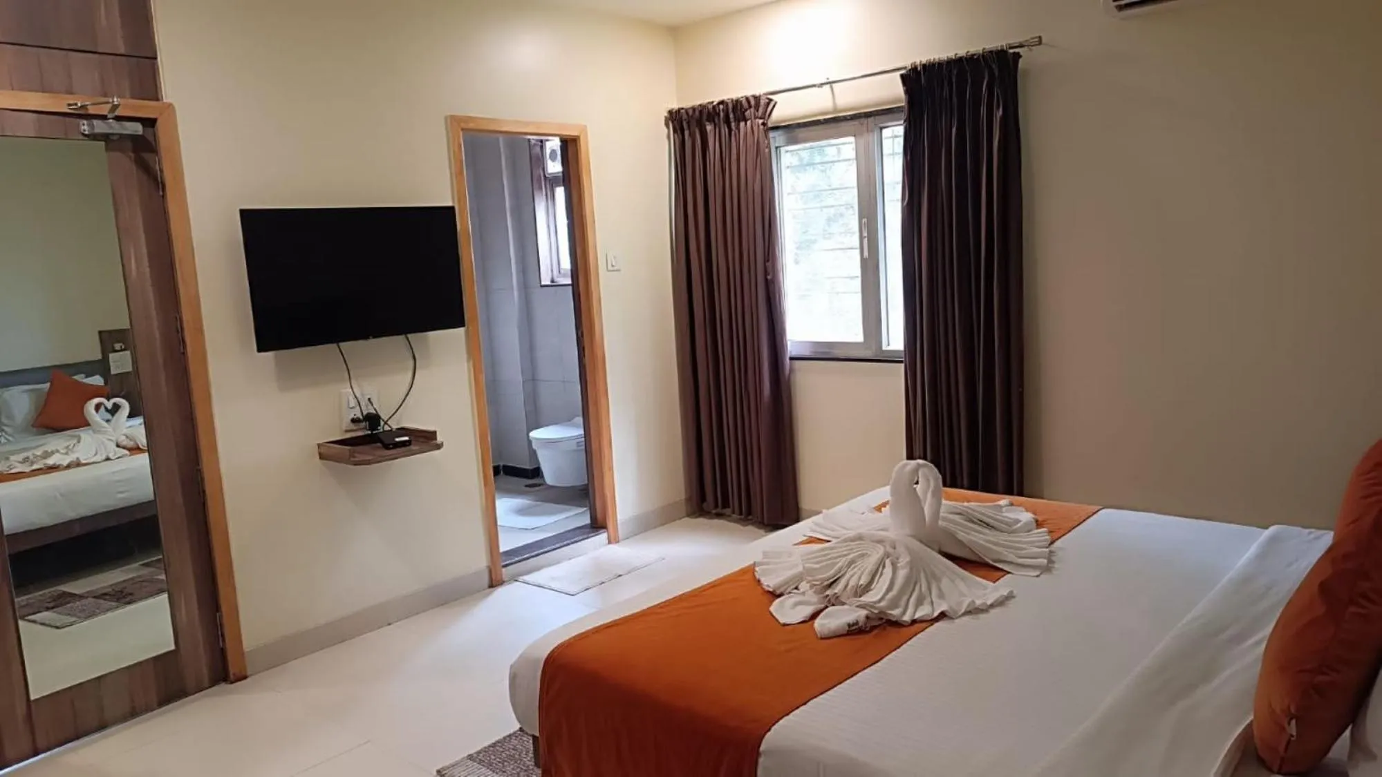 Bed in Hotel Pooja Garden, Nanded
