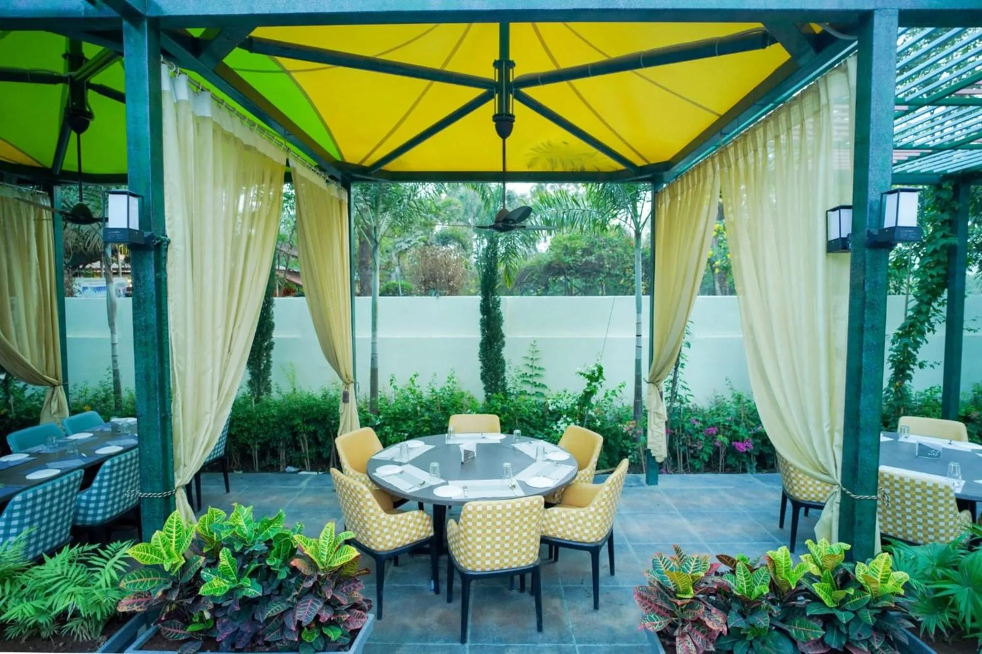 Restaurant/places to eat in Hotel Pooja Garden, Nanded