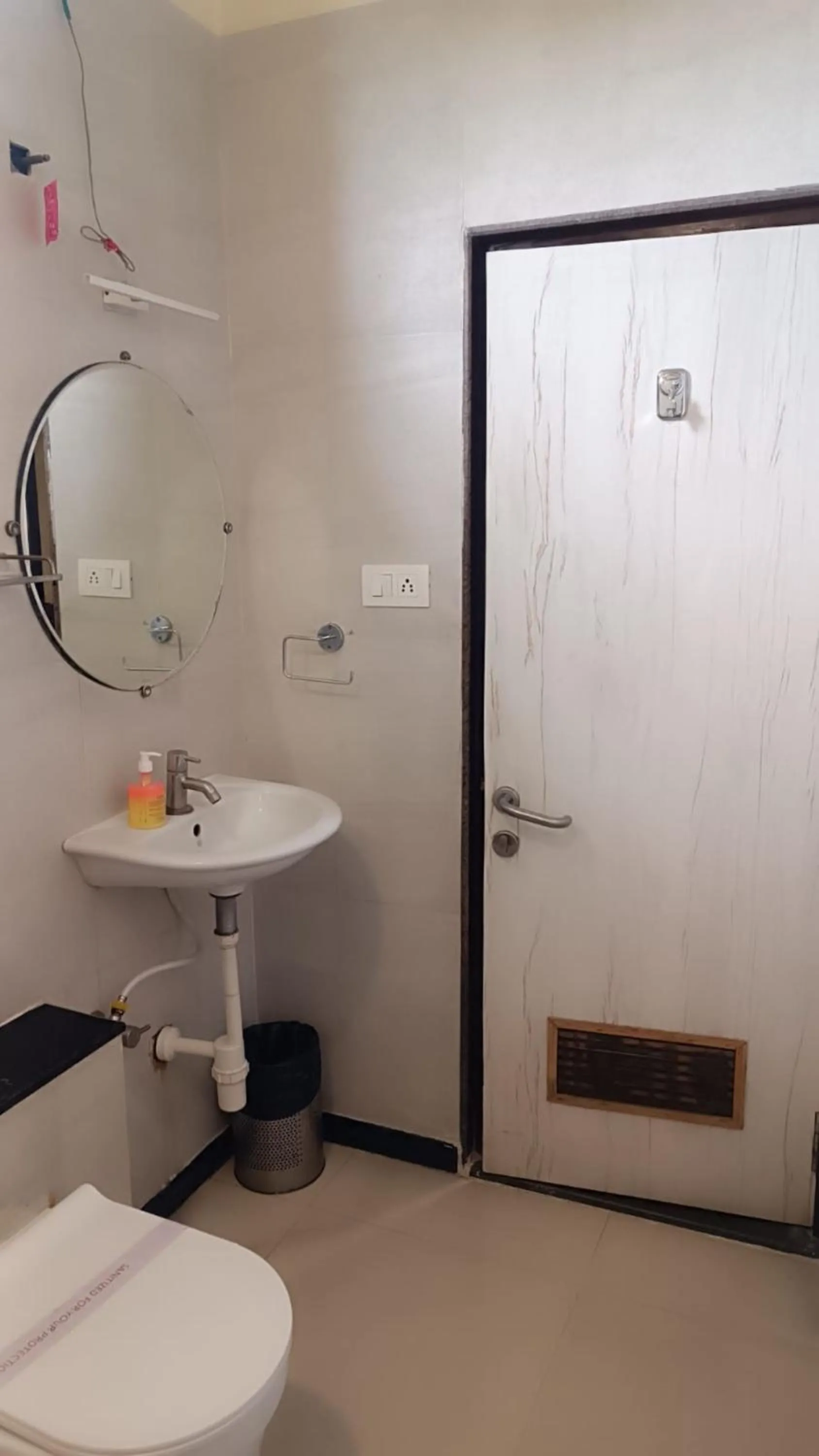 Bathroom in Hotel Pooja Garden, Nanded