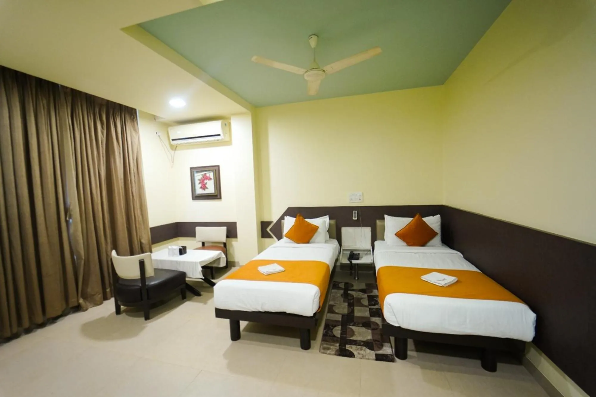 Bedroom, Bed in Hotel Pooja Garden, Nanded