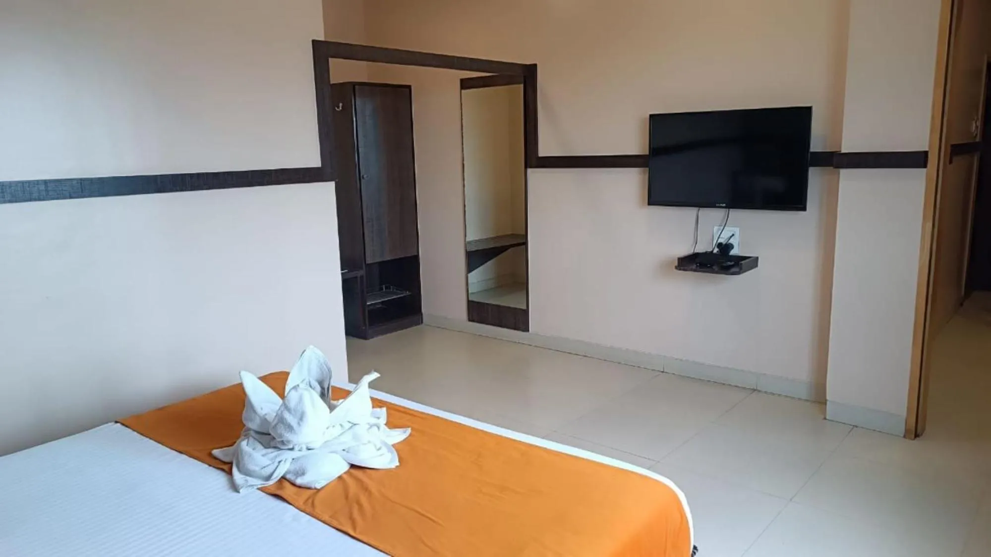 Bed in Hotel Pooja Garden, Nanded