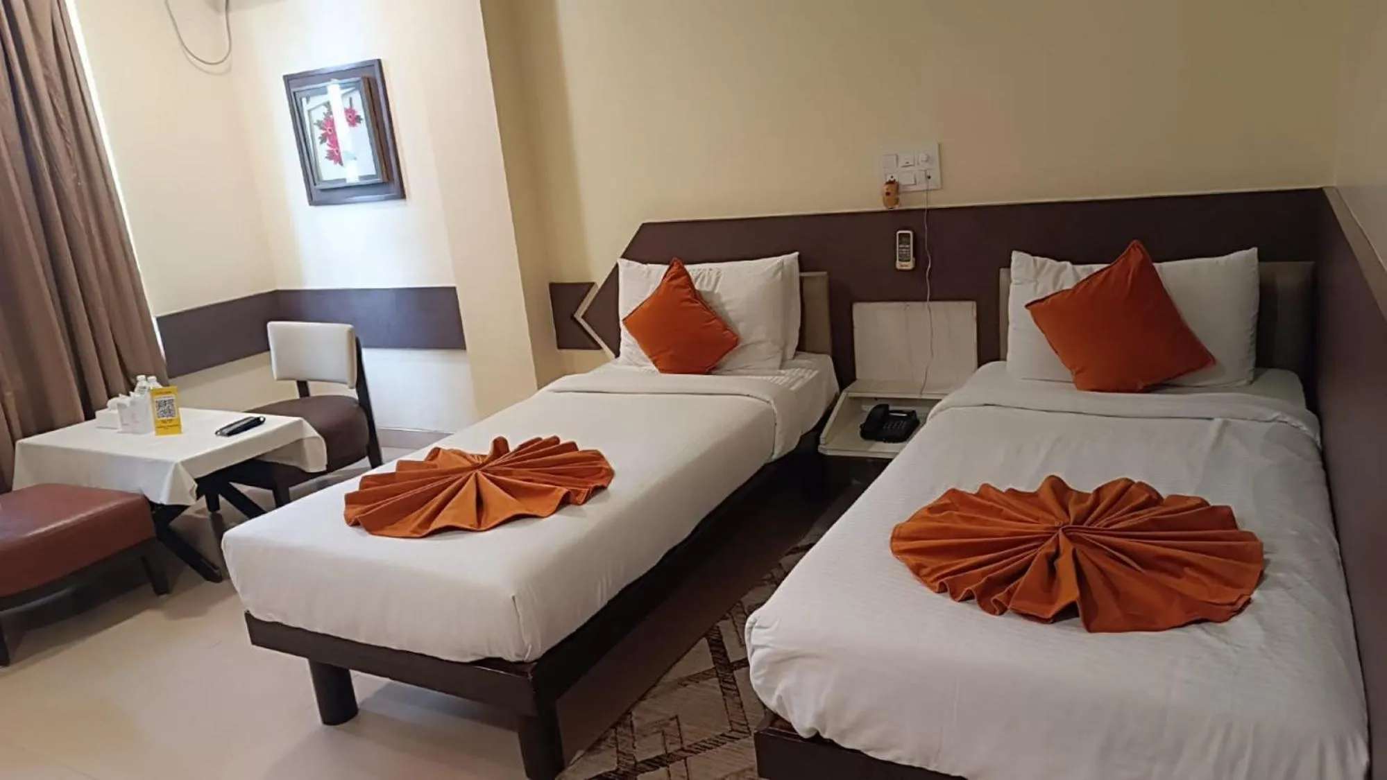 Bed in Hotel Pooja Garden, Nanded