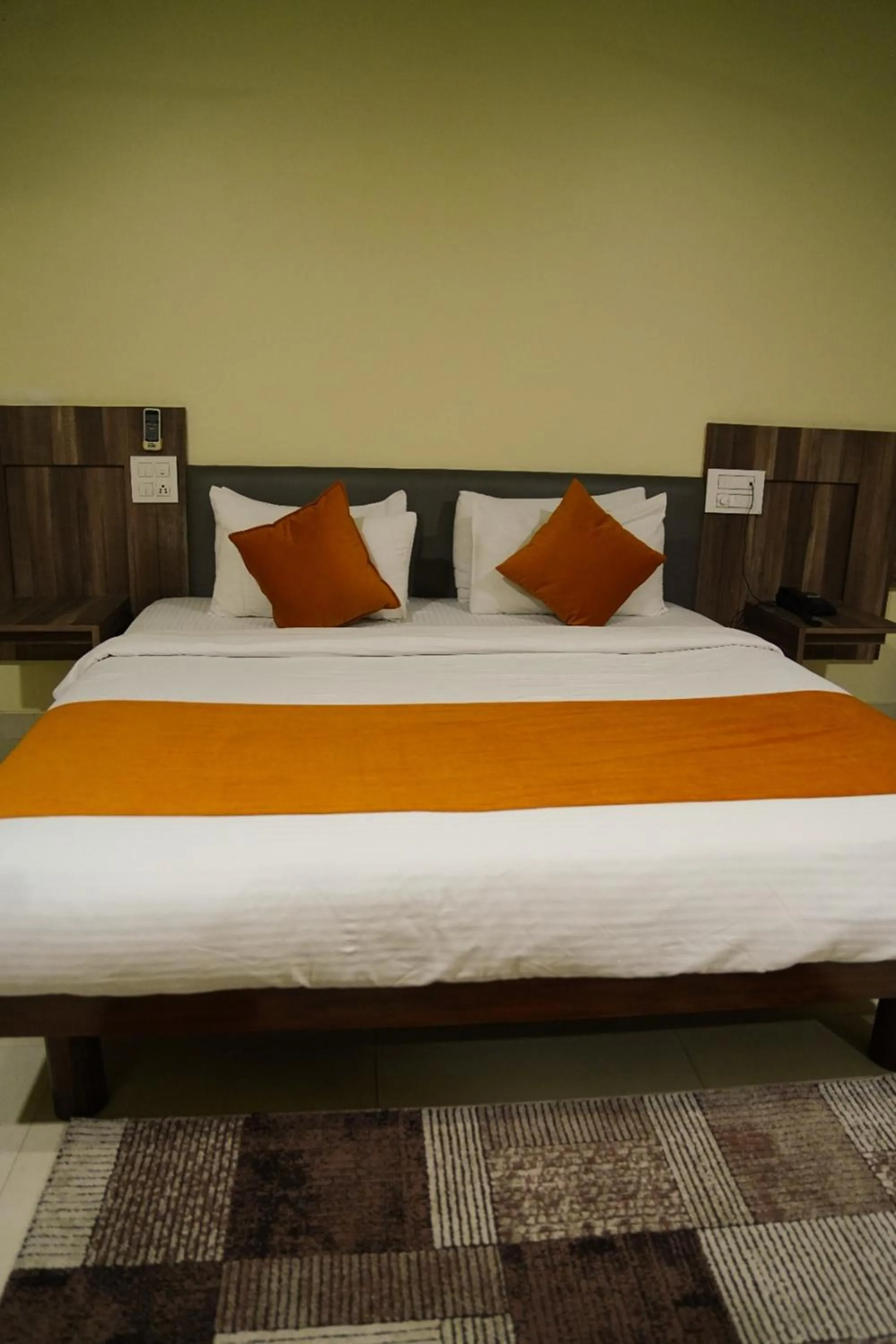 Bed in Hotel Pooja Garden, Nanded
