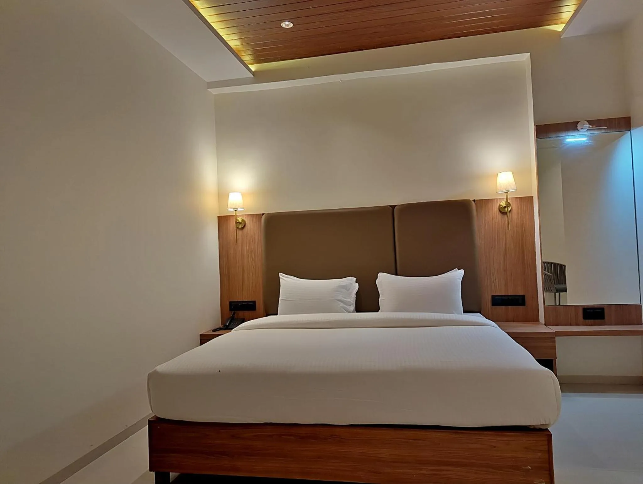 Cabana Room with Swimming Pool View in Savyasaachii Hotel, Mahabaleshwar - Pure Veg