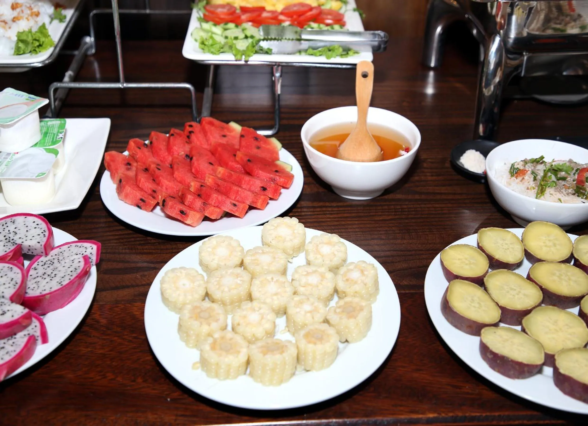 Buffet breakfast in Daisy's Villa TamCoc