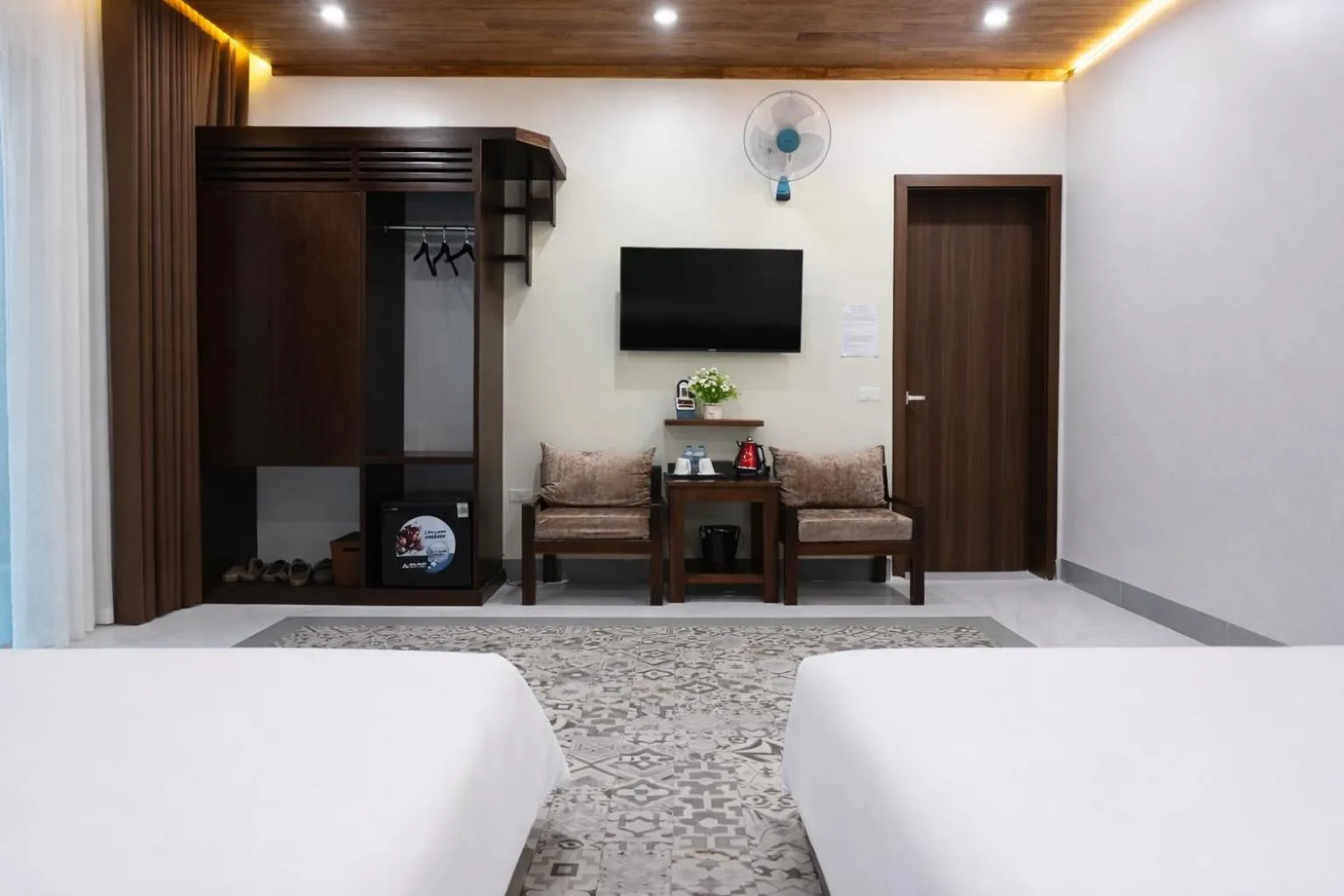 Photo of the whole room, Bed in Daisy's Villa TamCoc