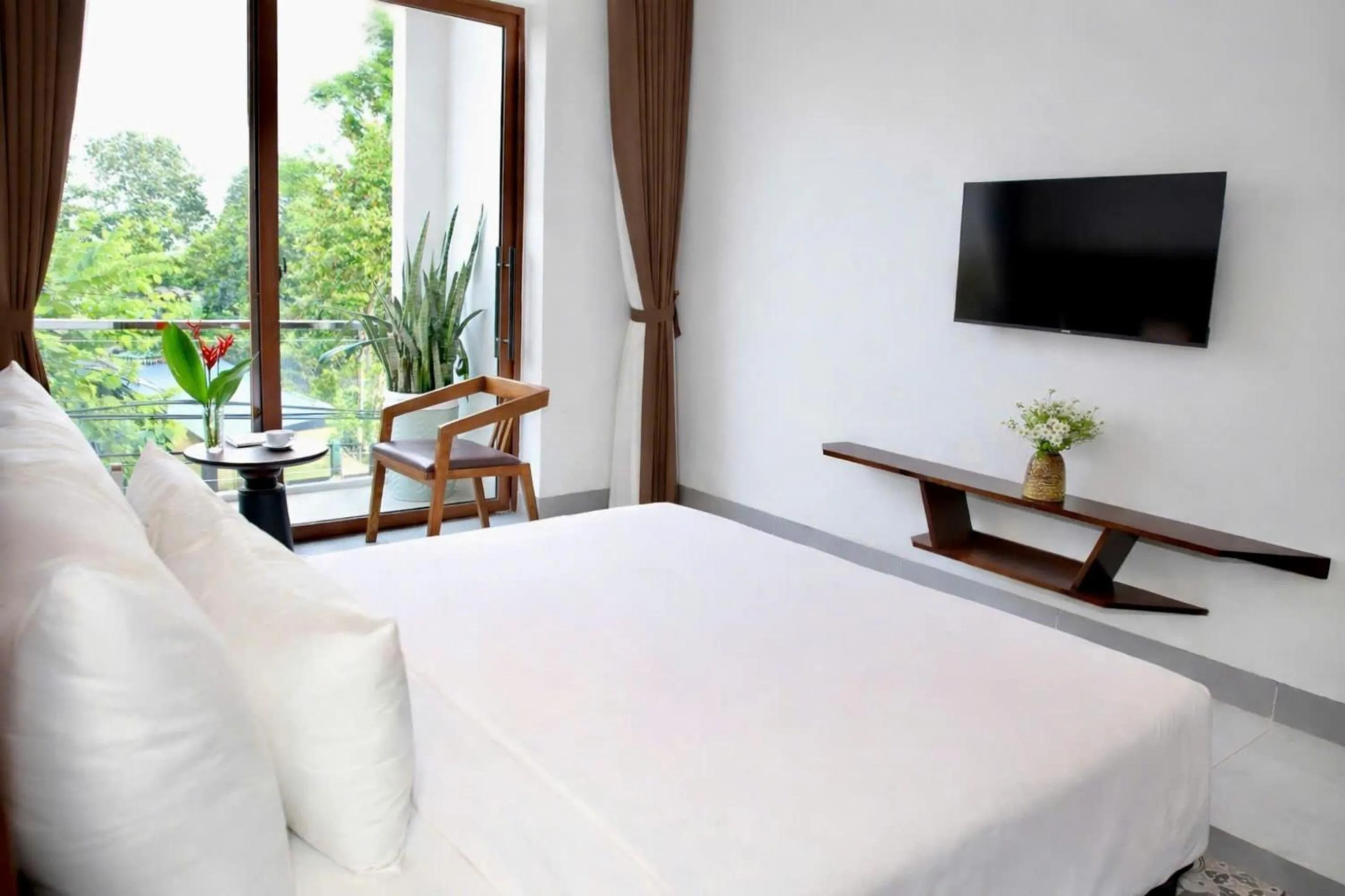 Photo of the whole room, Bed in Daisy's Villa TamCoc