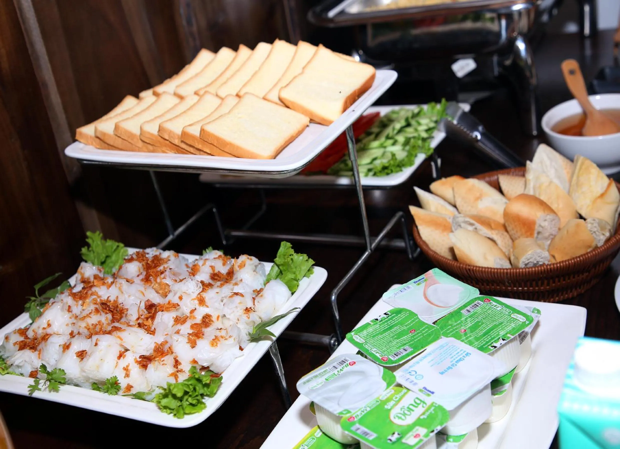 Buffet breakfast in Daisy's Villa TamCoc