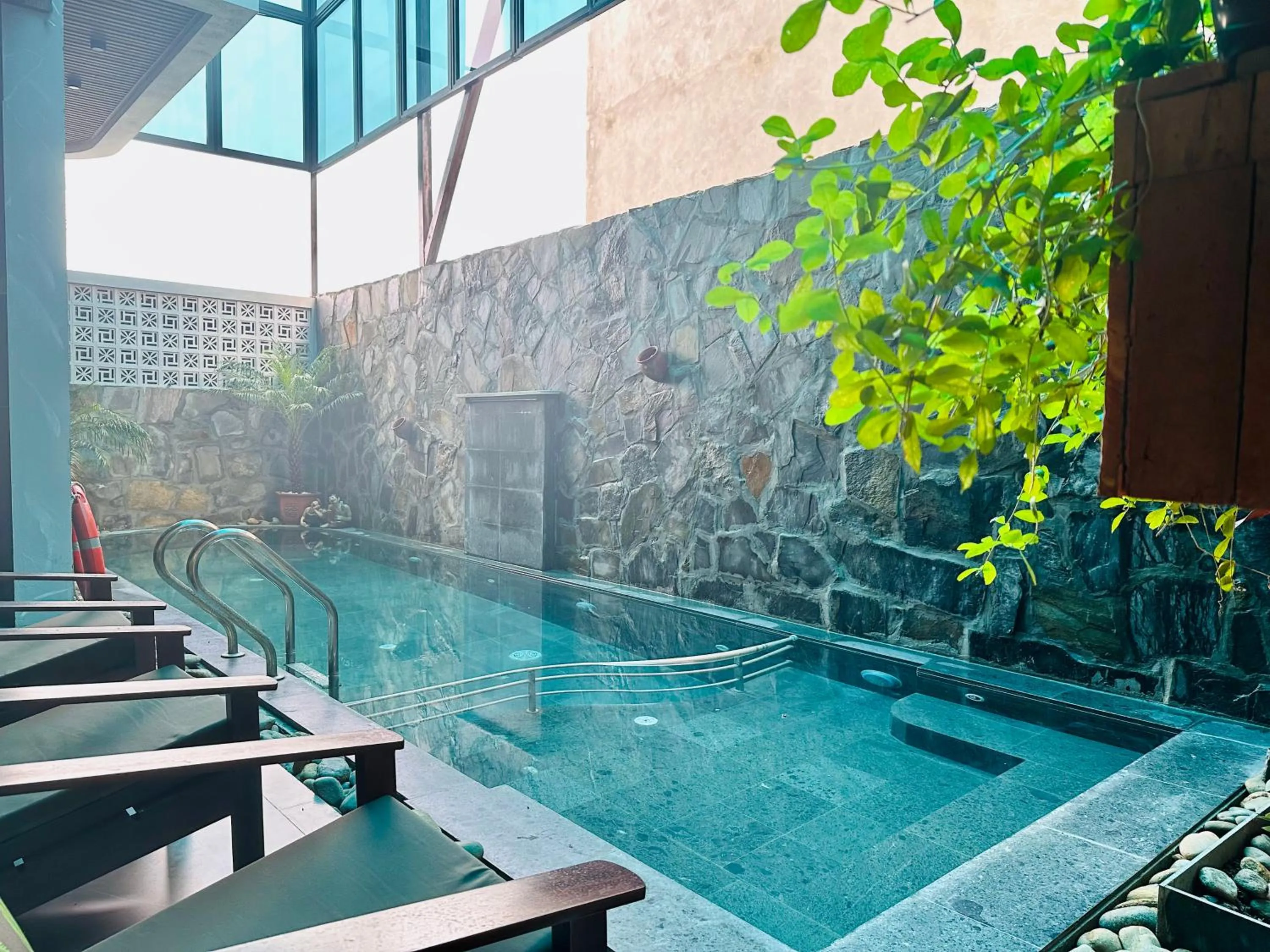 Swimming pool in Daisy's Villa TamCoc