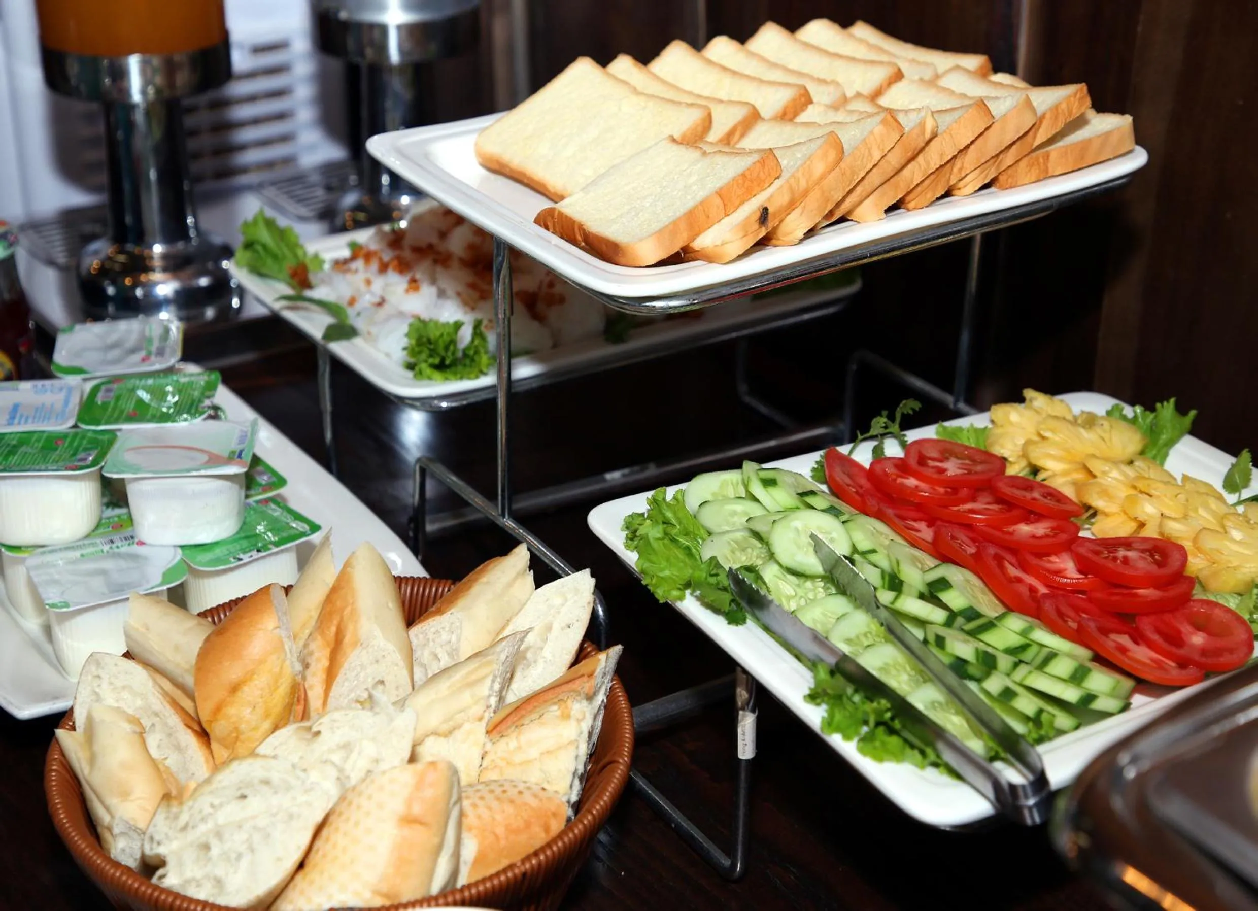 Buffet breakfast in Daisy's Villa TamCoc