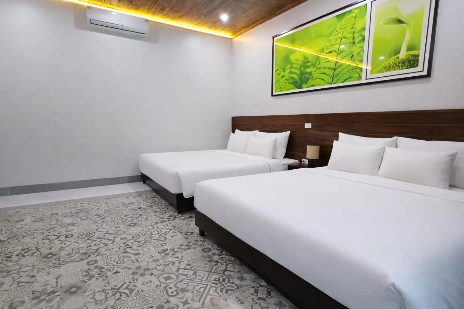 Photo of the whole room, Bed in Daisy's Villa TamCoc