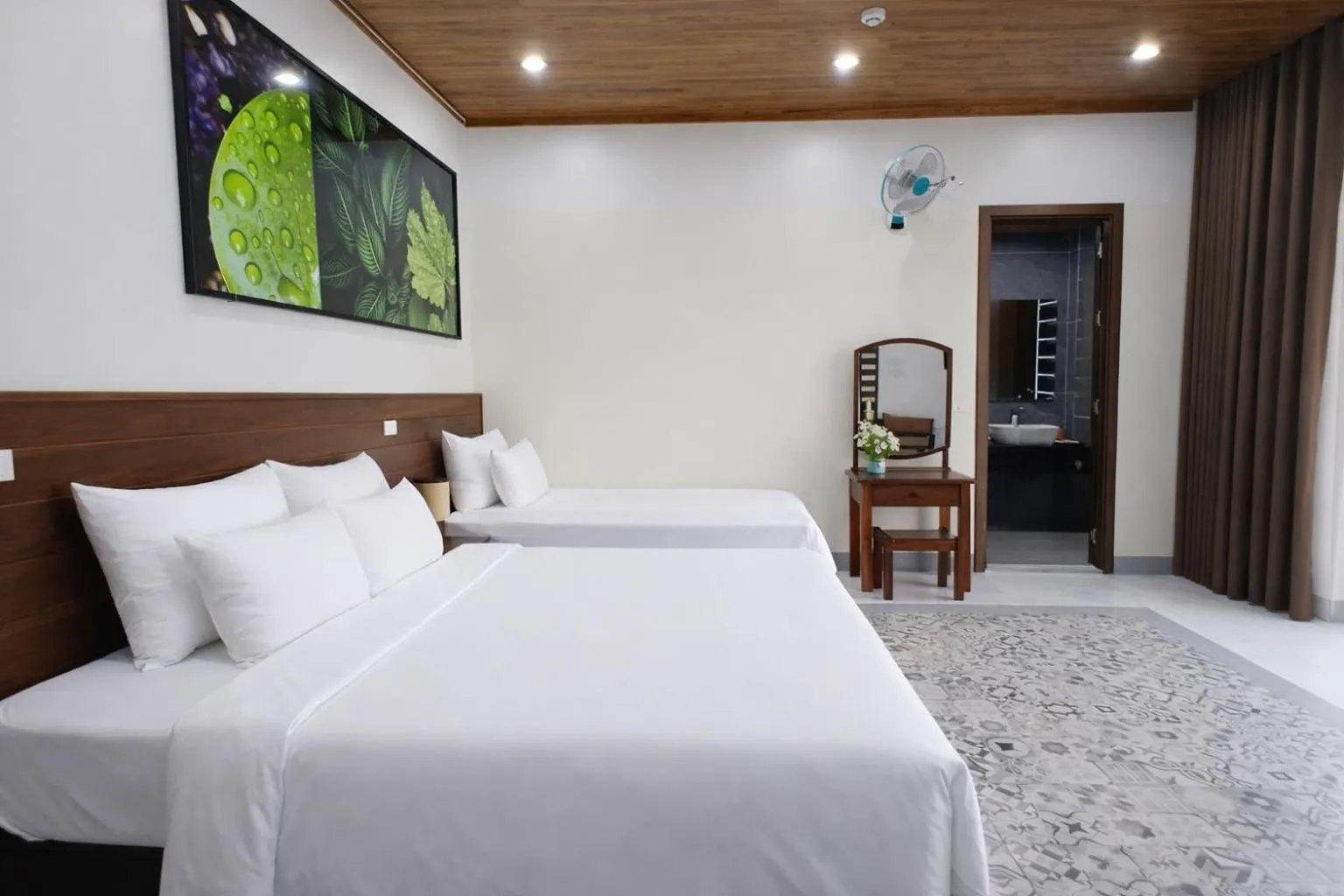 Photo of the whole room, Bed in Daisy's Villa TamCoc