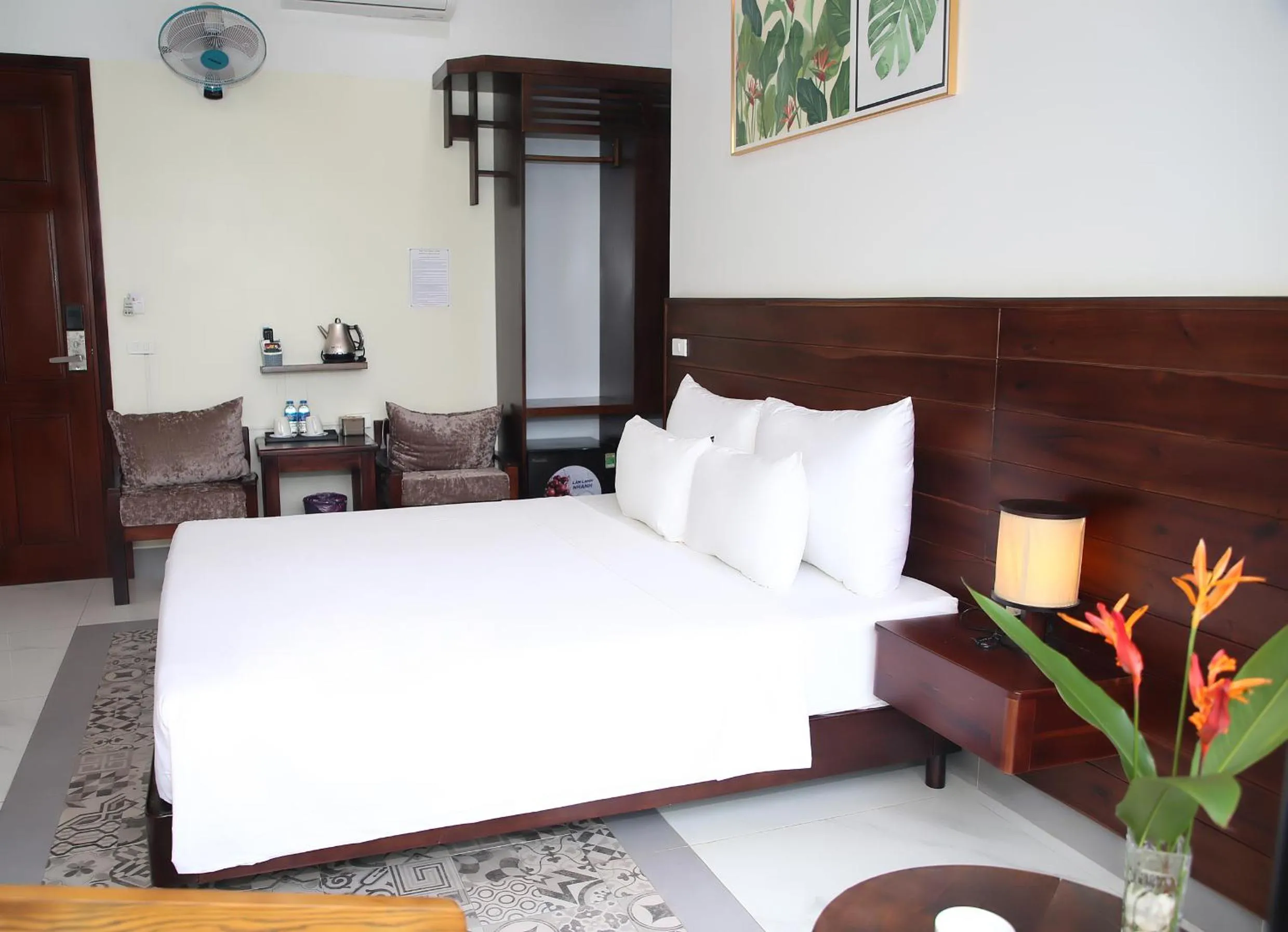Photo of the whole room, Bed in Daisy's Villa TamCoc