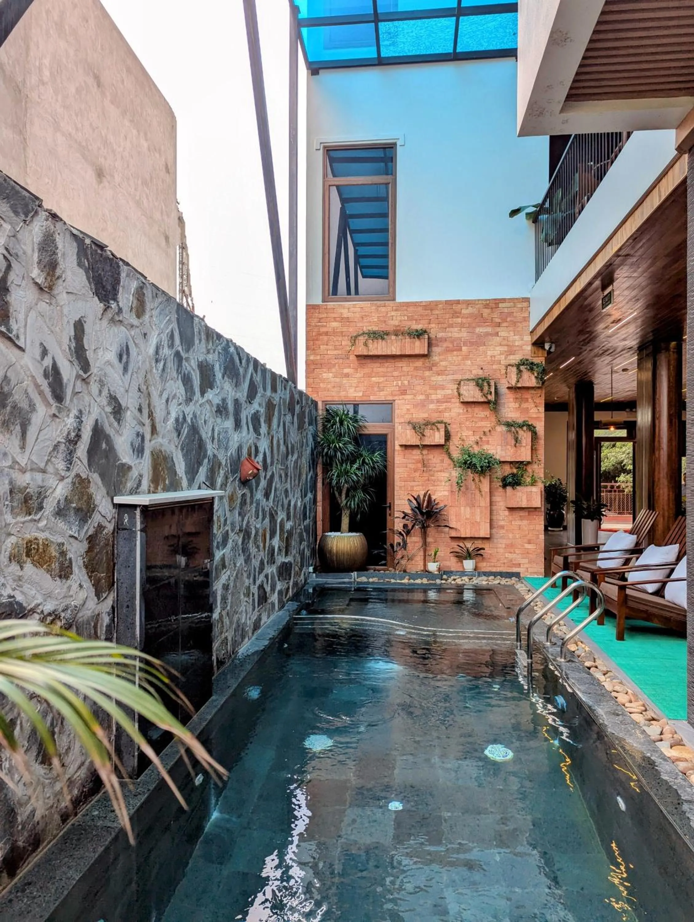 Swimming pool in Daisy's Villa TamCoc