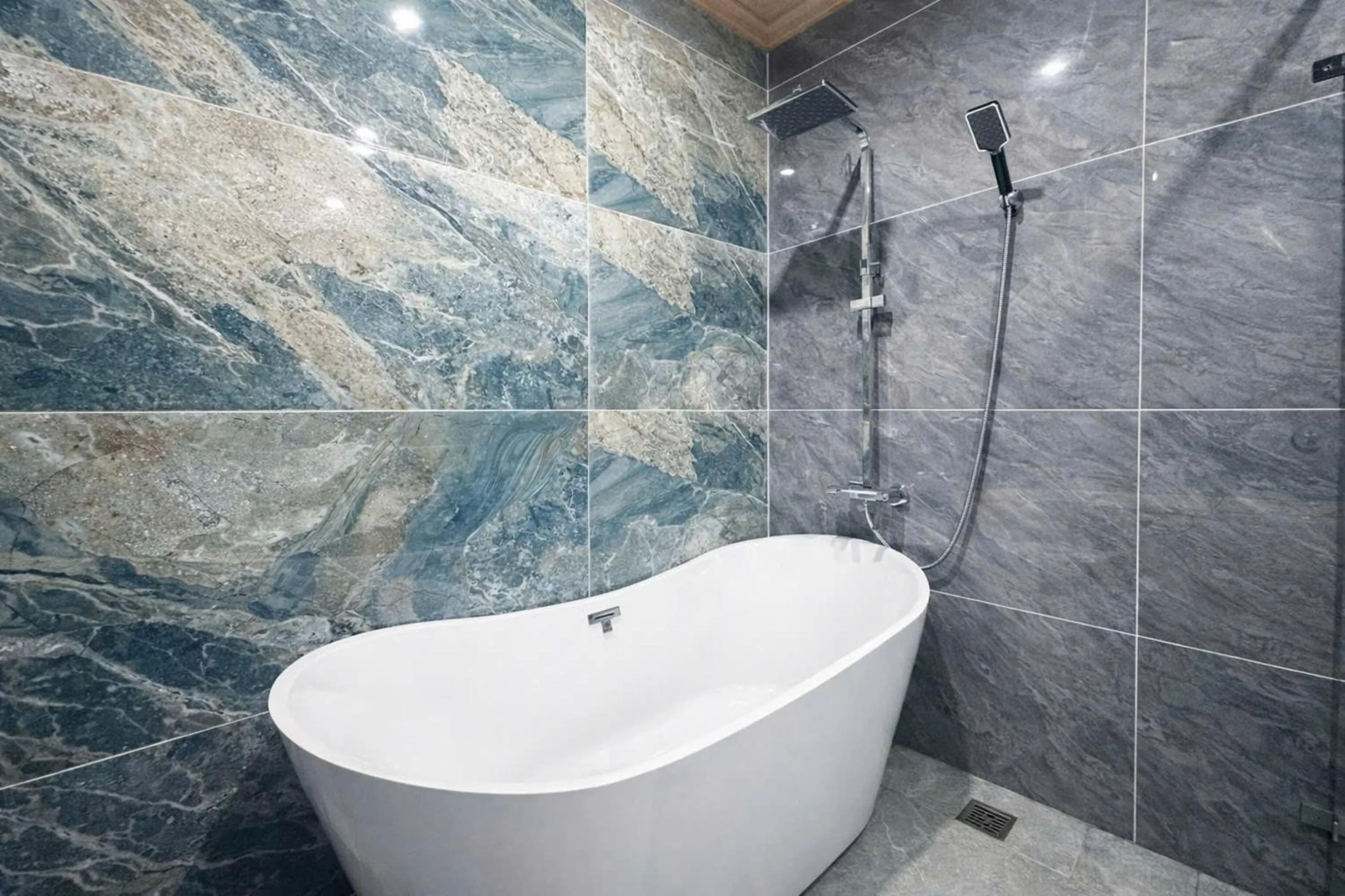 Bath in Daisy's Villa TamCoc