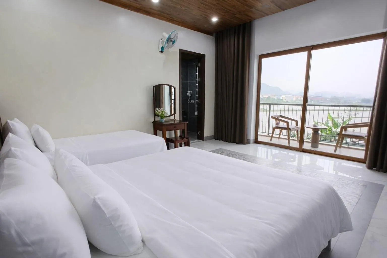 Bed in Daisy's Villa TamCoc