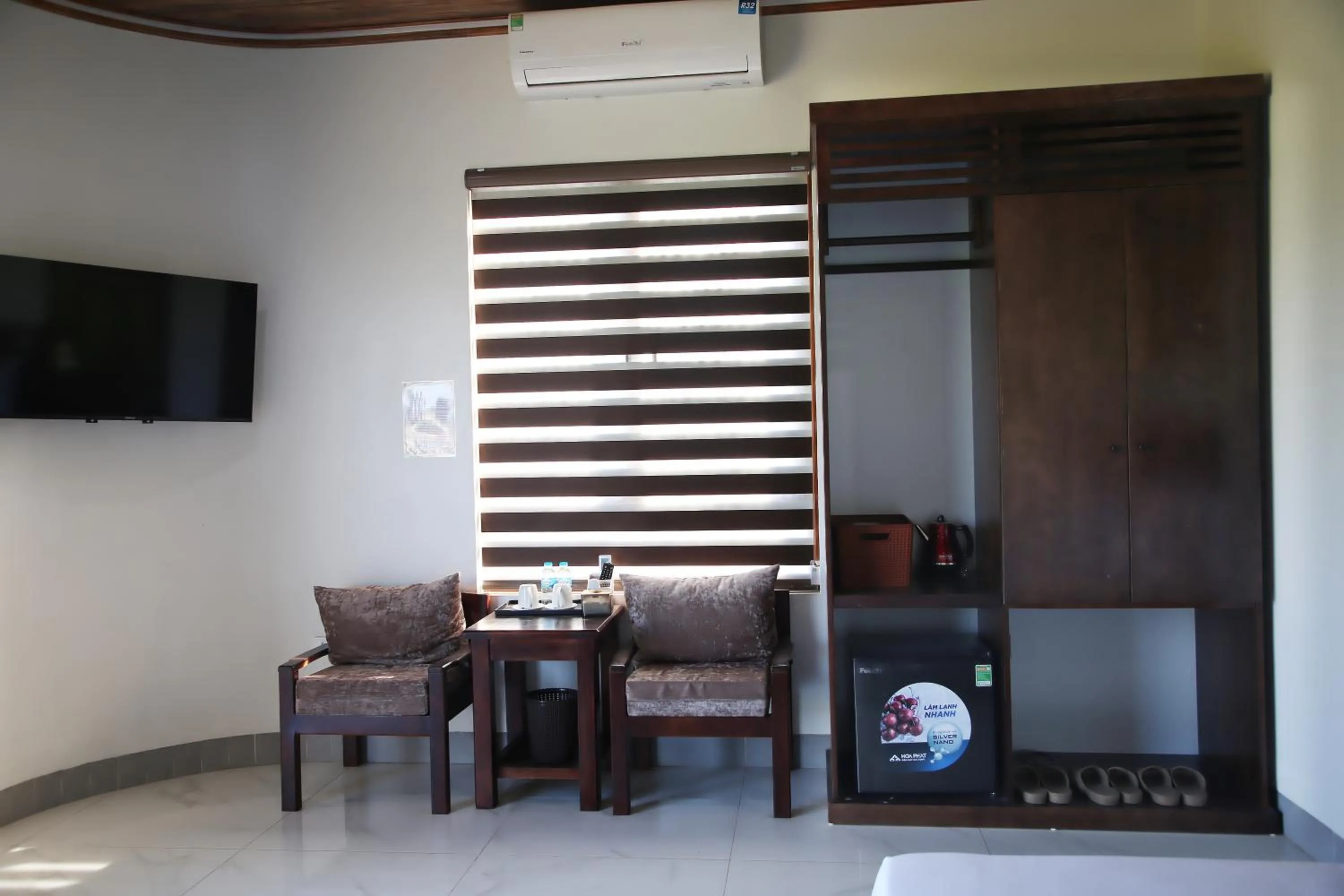 Seating area in Daisy's Villa TamCoc