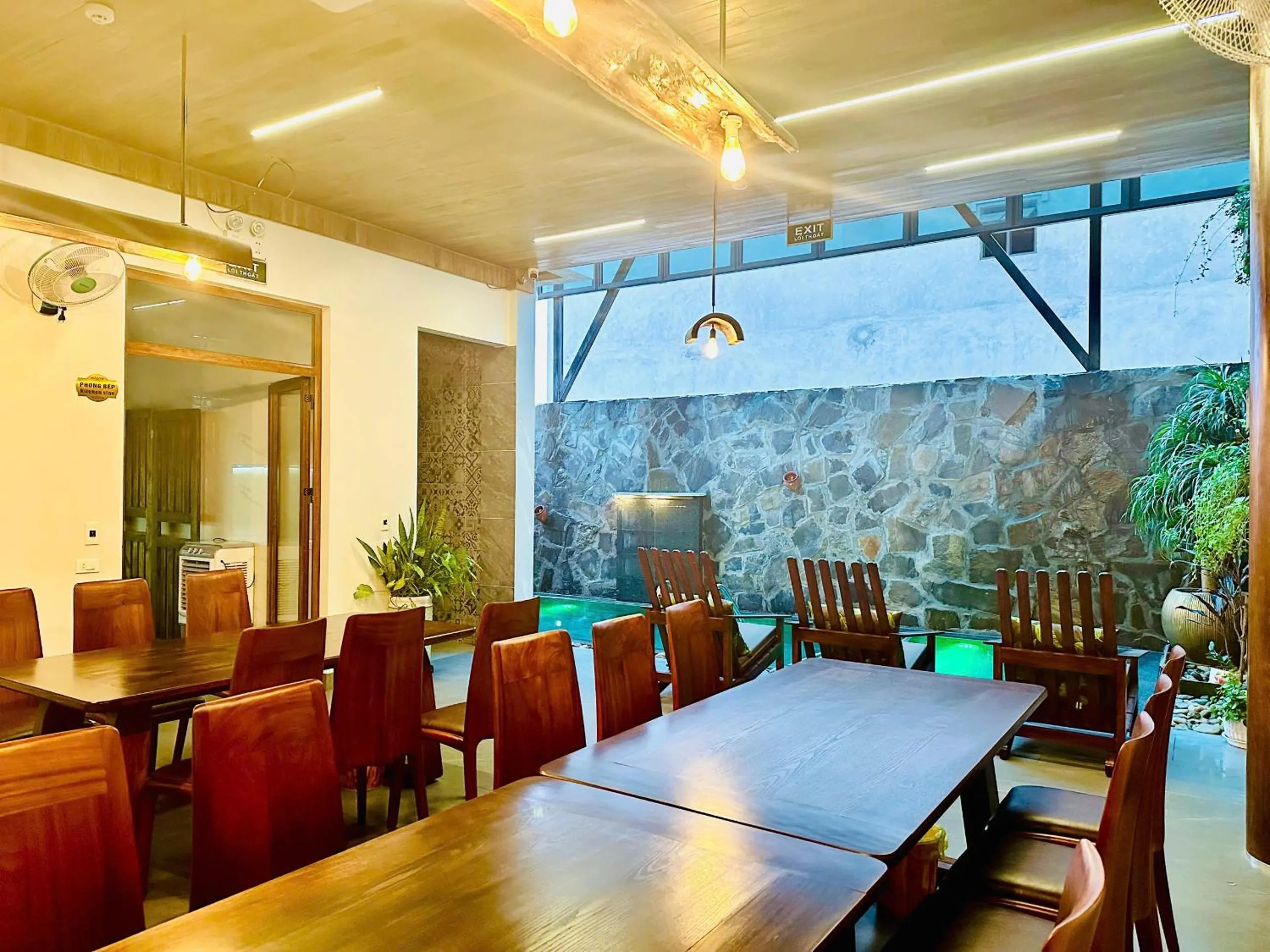 Restaurant/places to eat in Daisy's Villa TamCoc