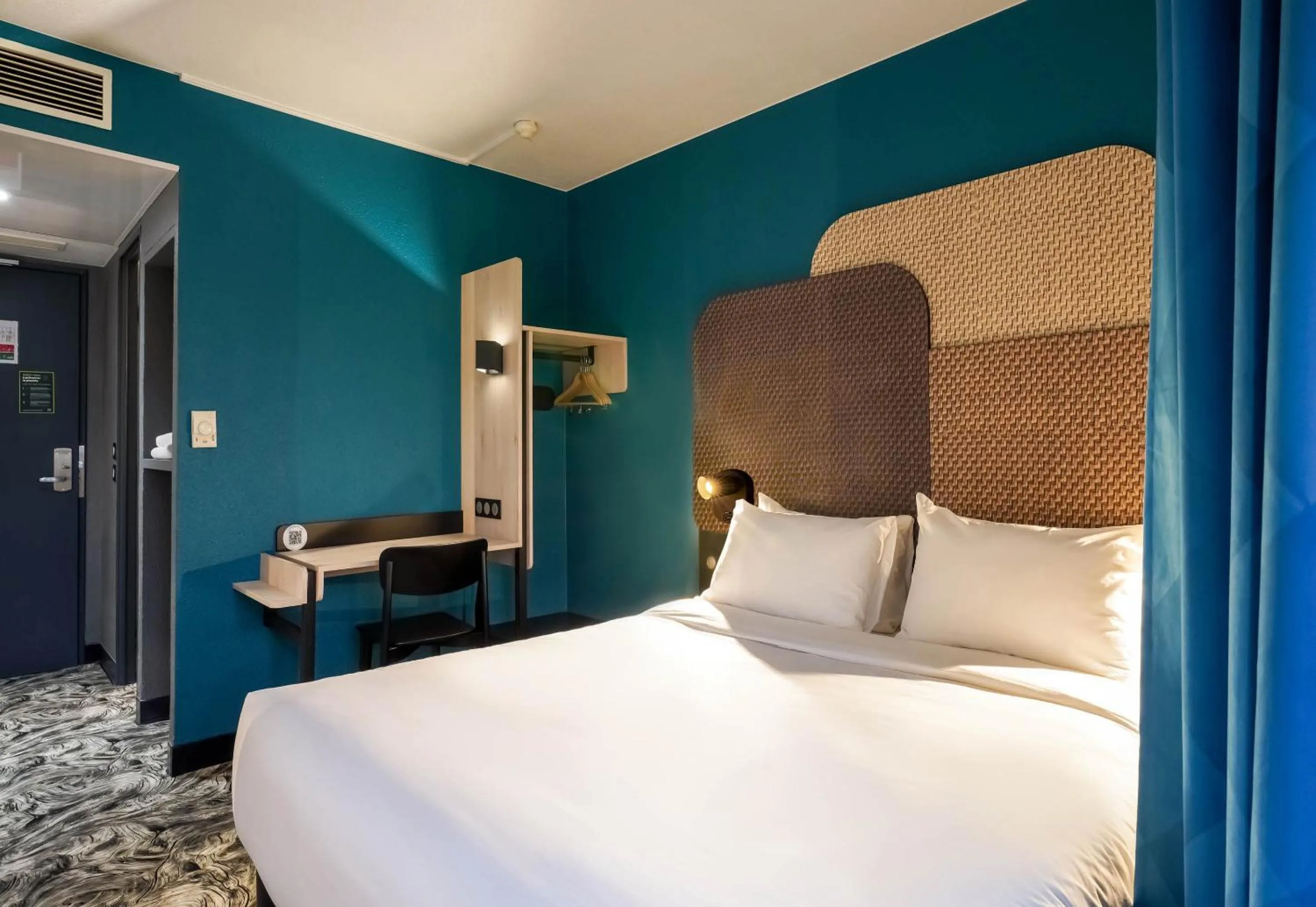 Bed in B&B HOTEL Paris Porte de Châtillon