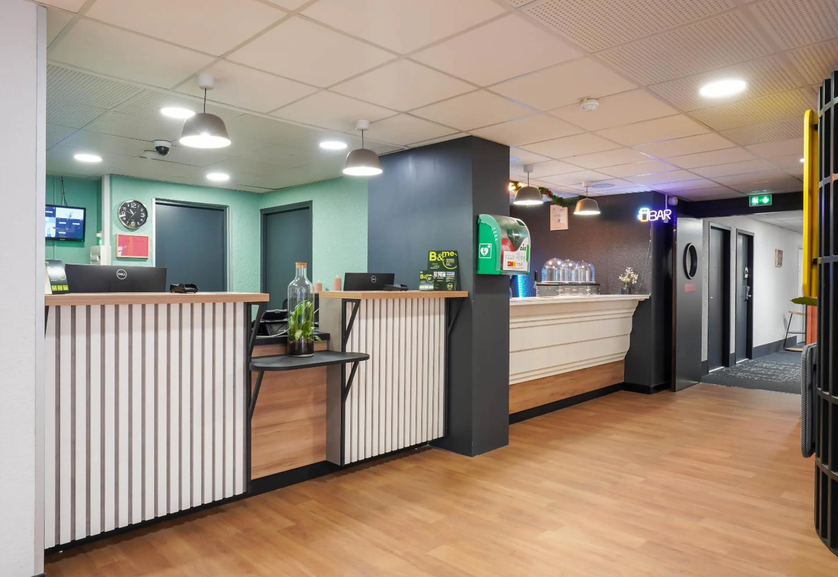 Lobby or reception in B&B HOTEL Paris Porte de Châtillon