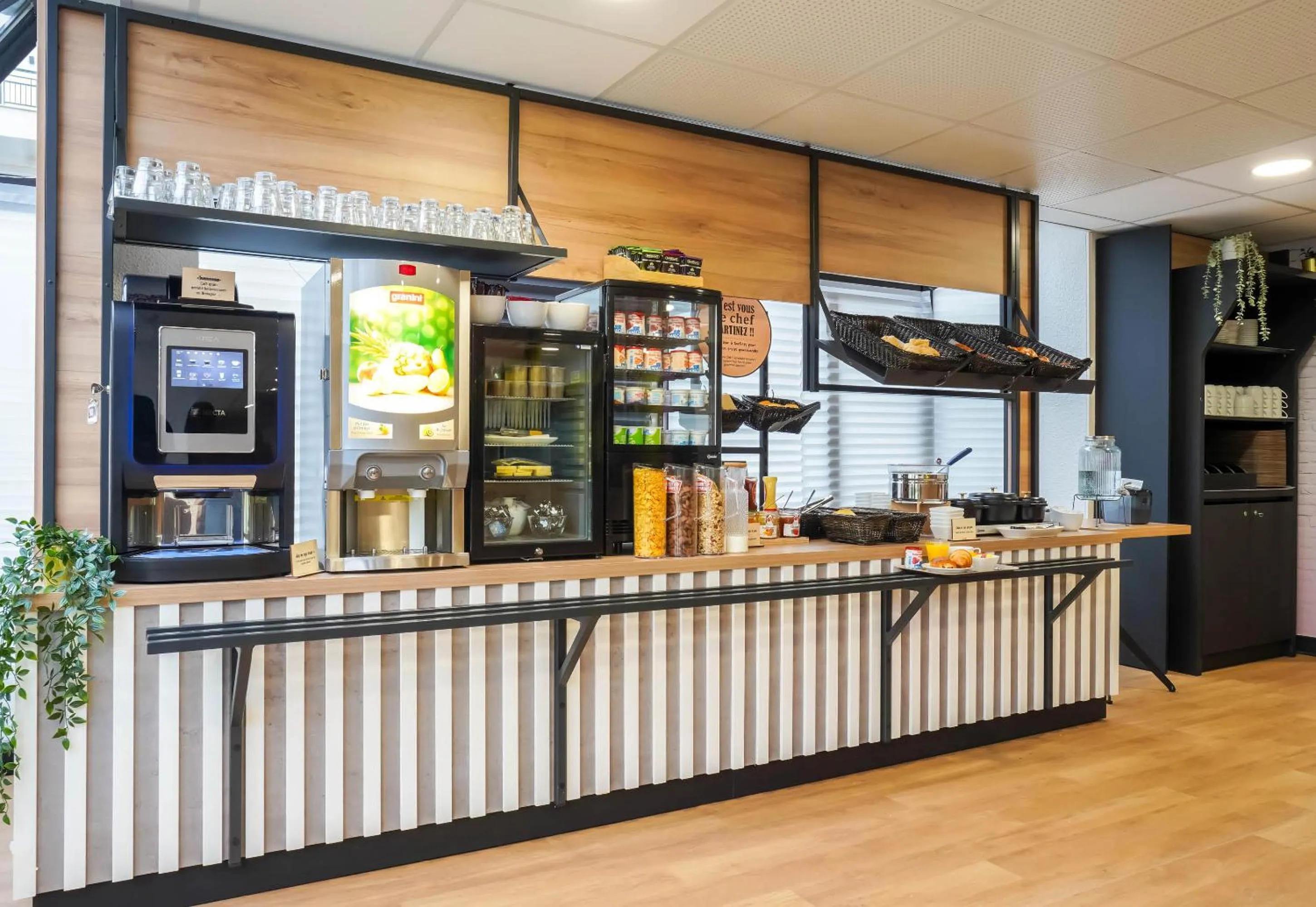 Buffet breakfast in B&B HOTEL Paris Porte de Châtillon