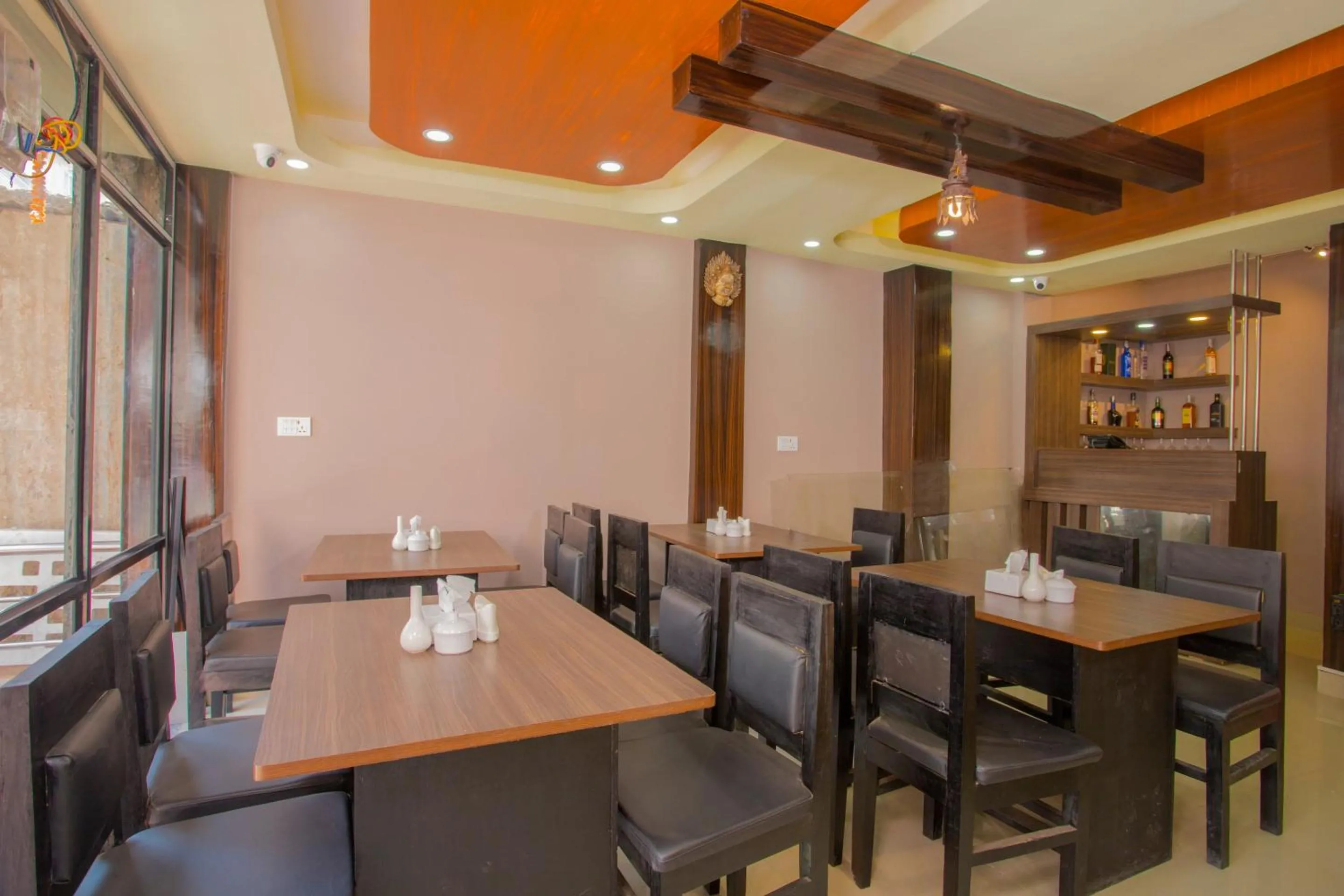 Restaurant/places to eat in OYO 260 Hotel Cultural Inn