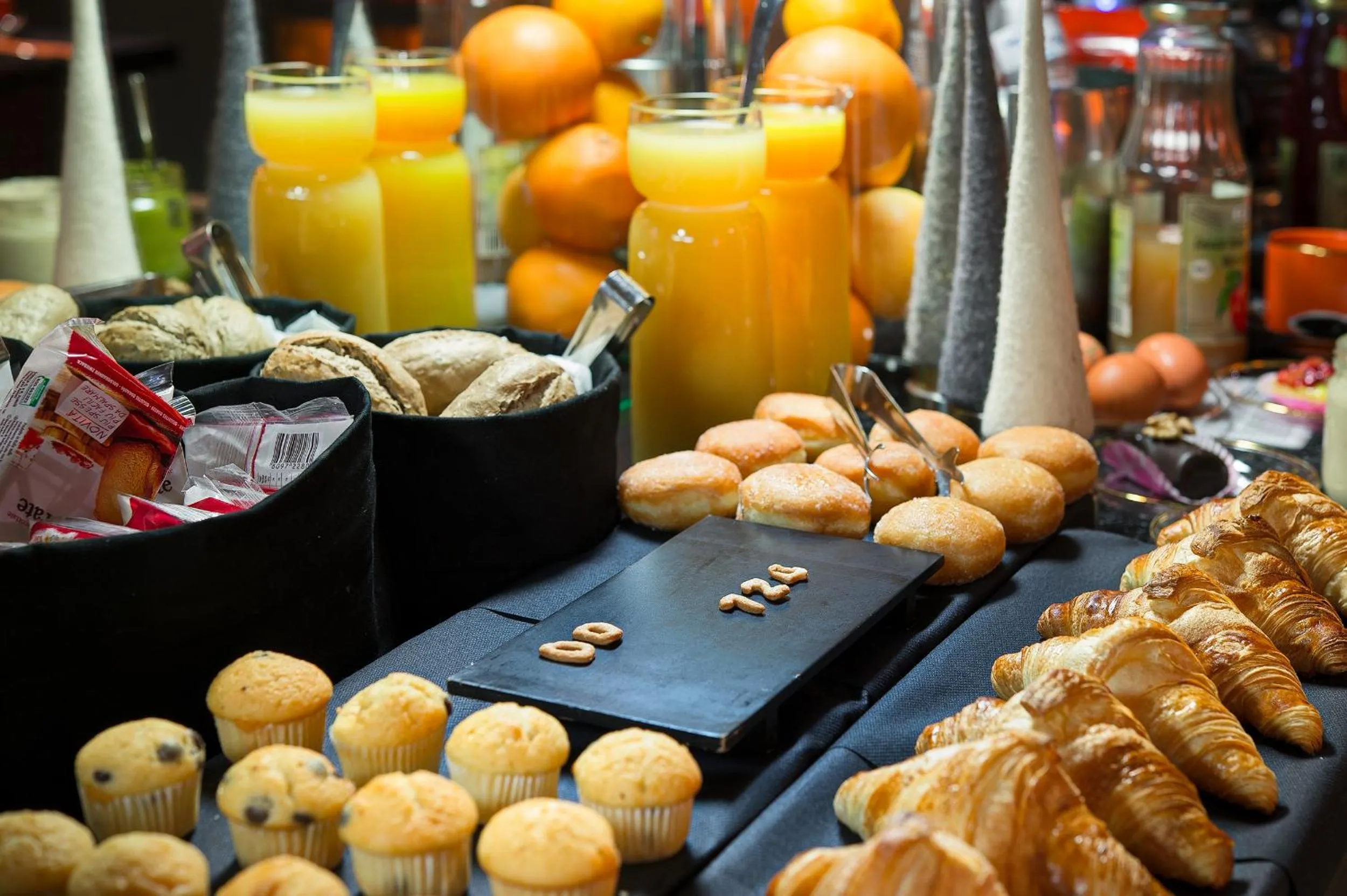 Food in Charming House DD724