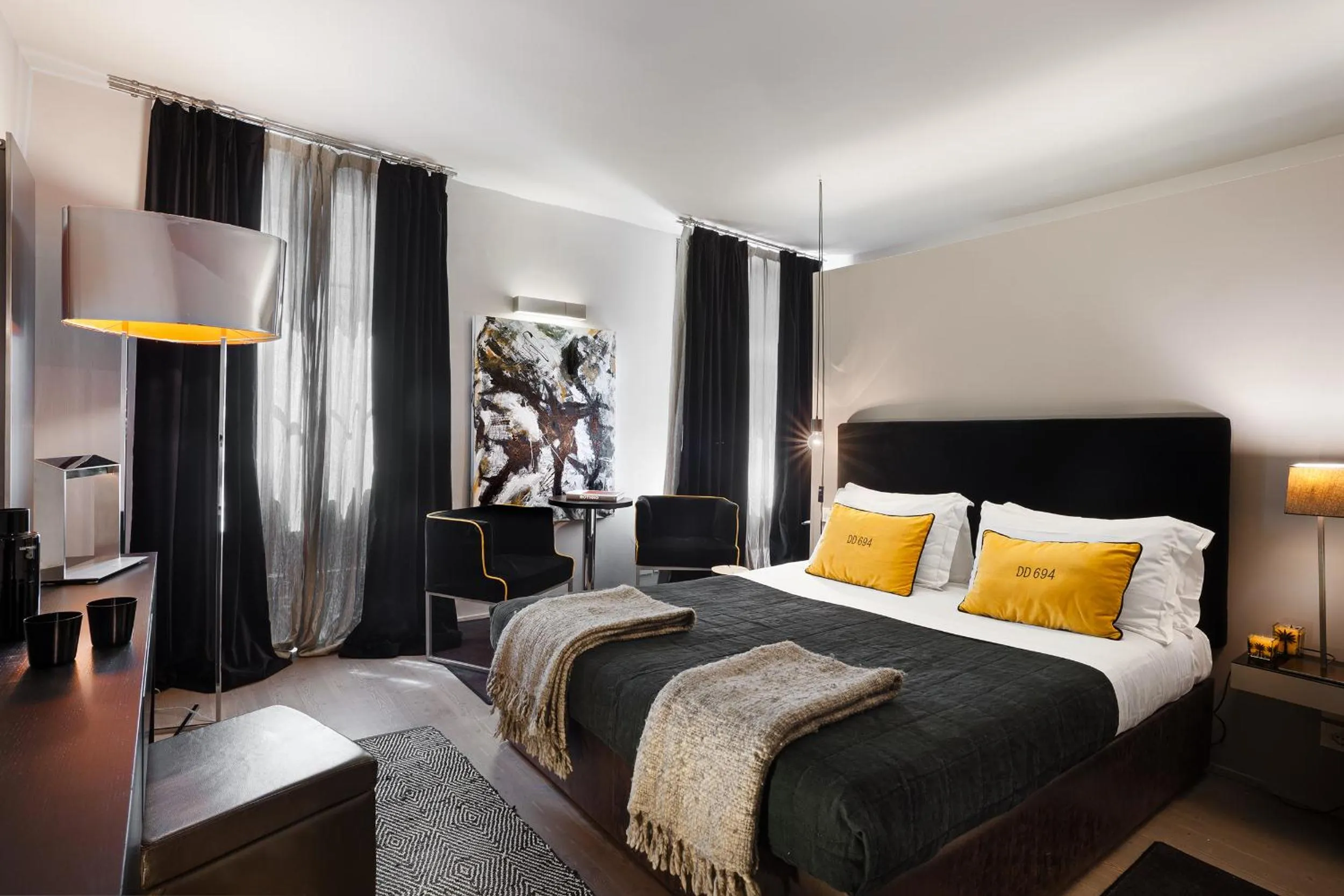 Bedroom, Bed in Charming House DD724