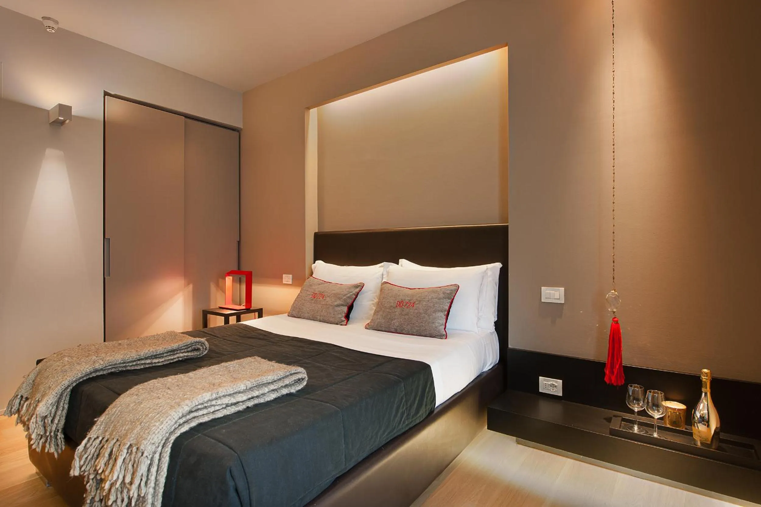 Bedroom, Bed in Charming House DD724