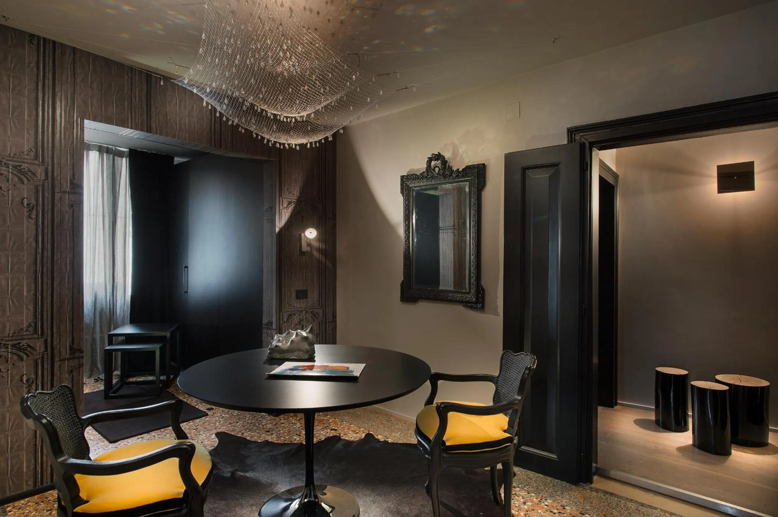 Charming House DD724