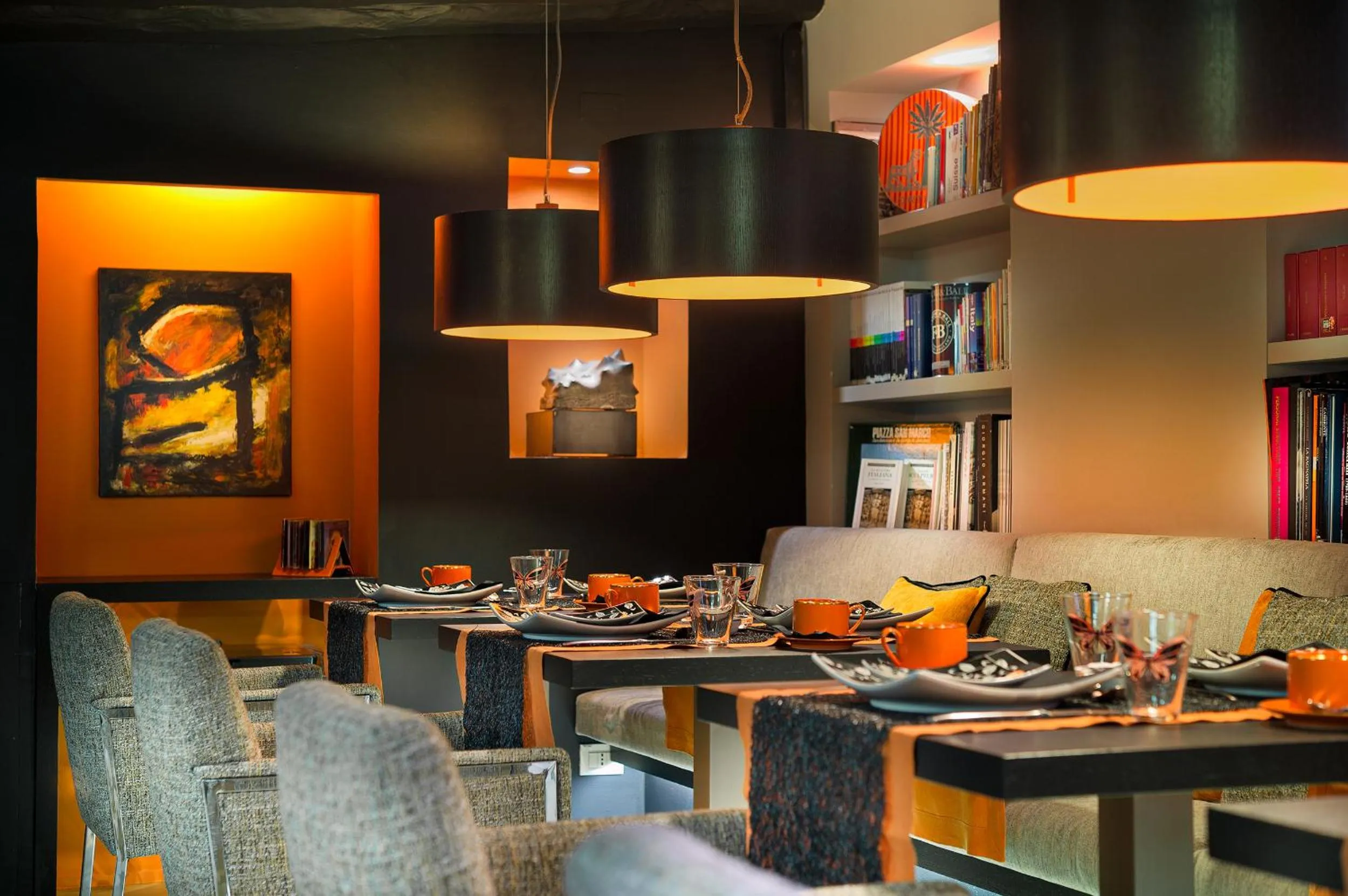 Restaurant/places to eat in Charming House DD724